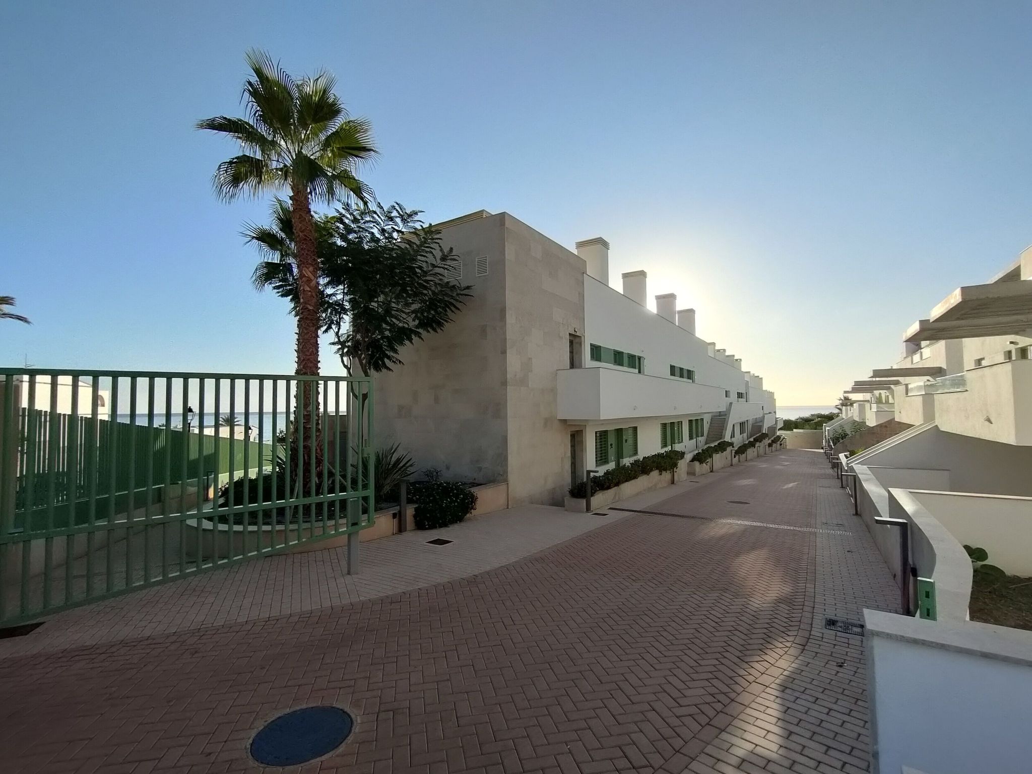 "La Invincible Moja" (Die unbesiegbare Moja)-Outside