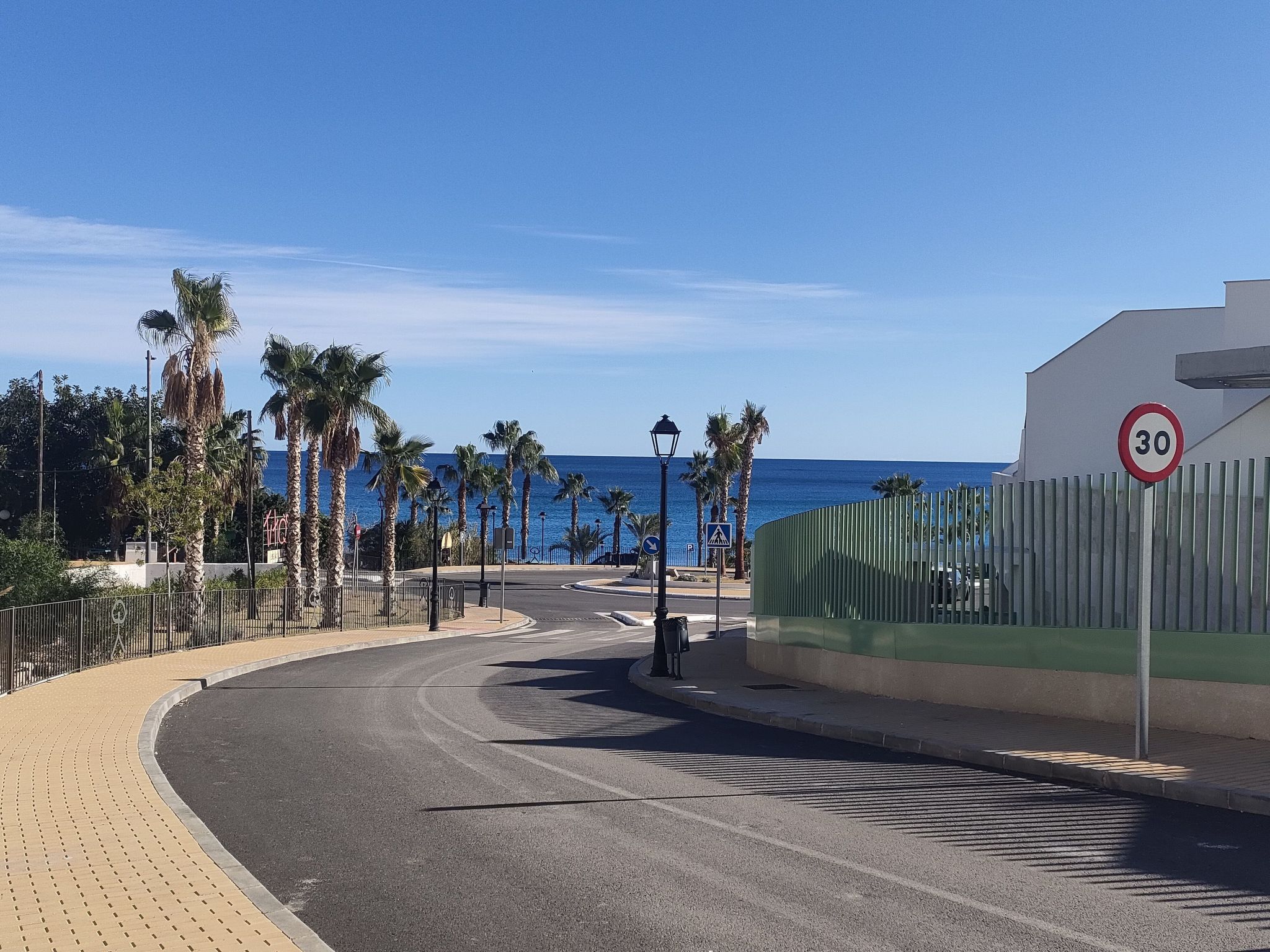 "La Invincible Moja" (Die unbesiegbare Moja)-Outside