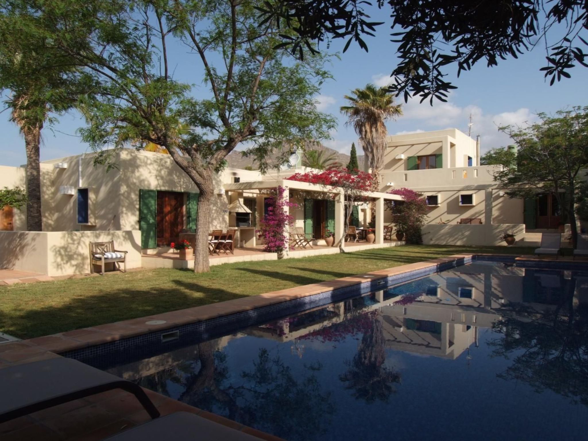 Schöne Villa für 6 Personen mit Schwimmbad-Binnen