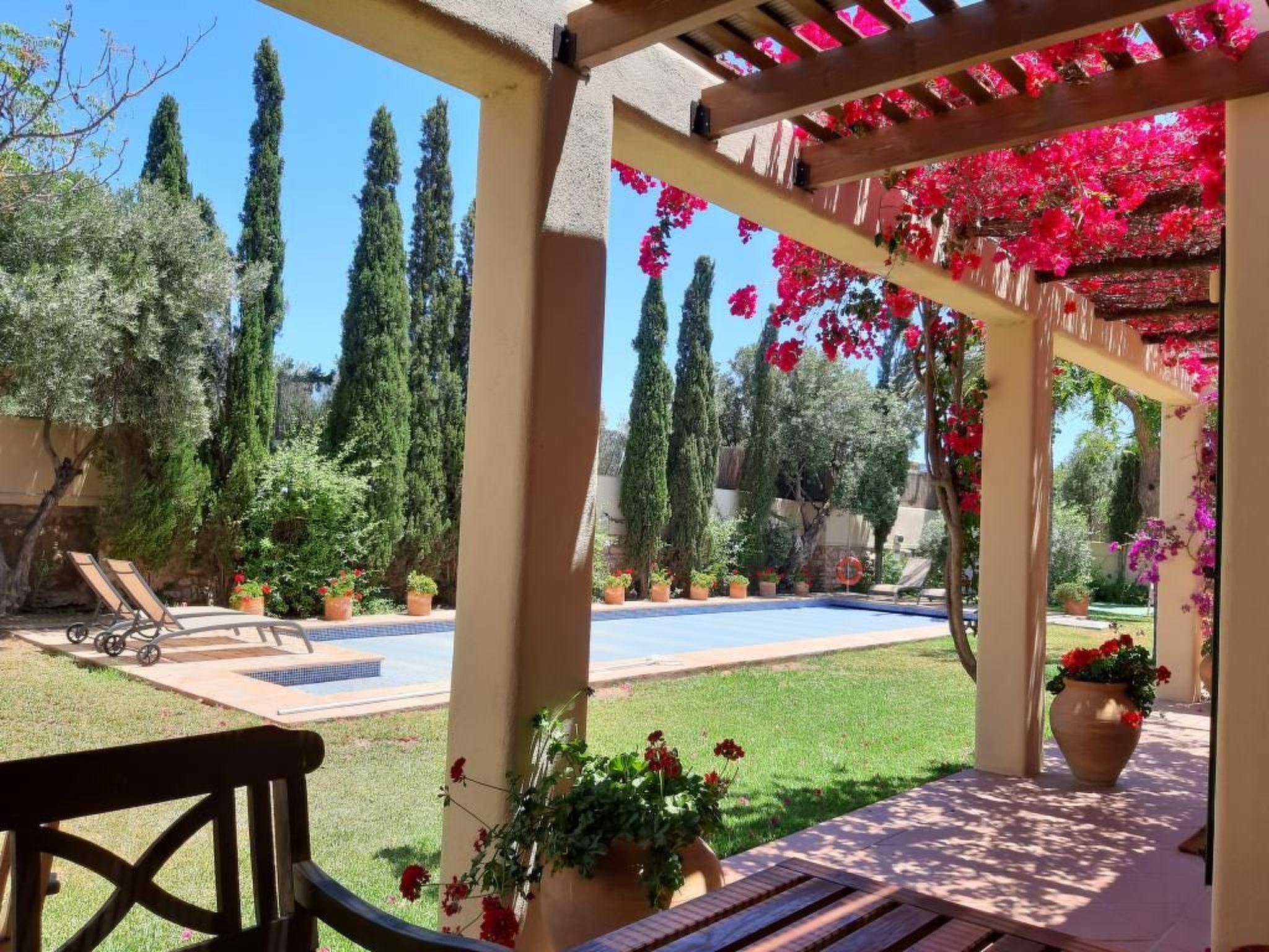 Schöne Villa für 6 Personen mit Schwimmbad-Binnen