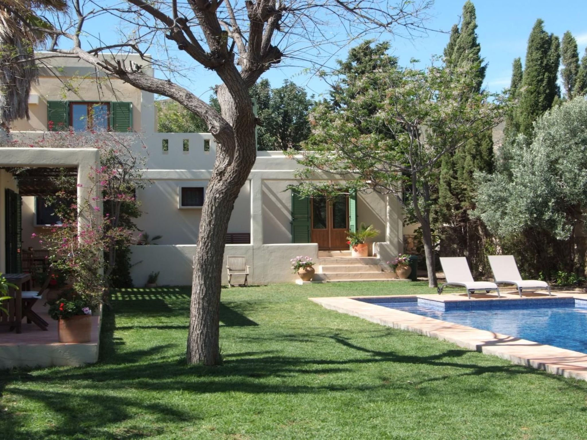 Schöne Villa für 6 Personen mit Schwimmbad-Binnen