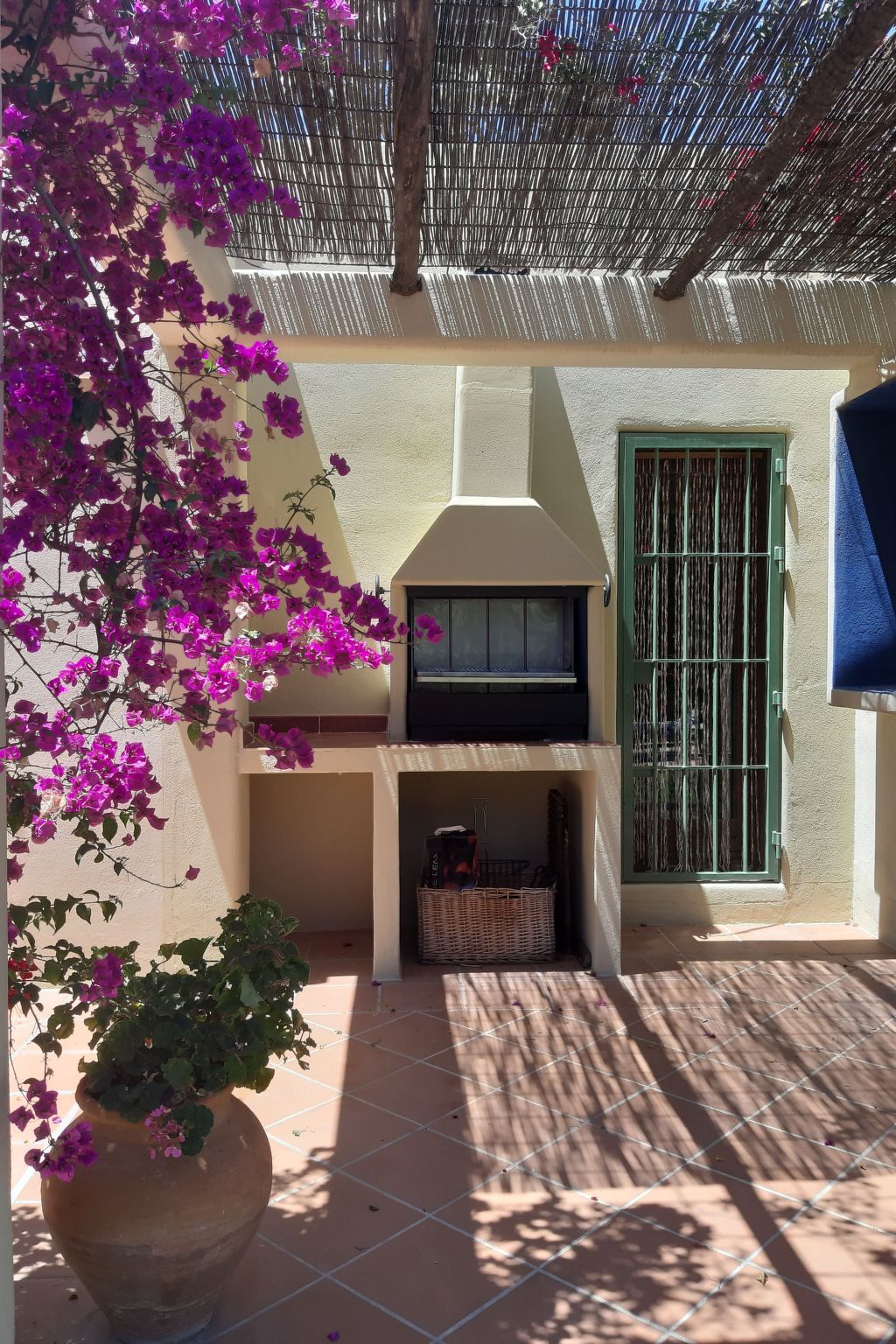 Schöne Villa für 6 Personen mit Schwimmbad-Binnen