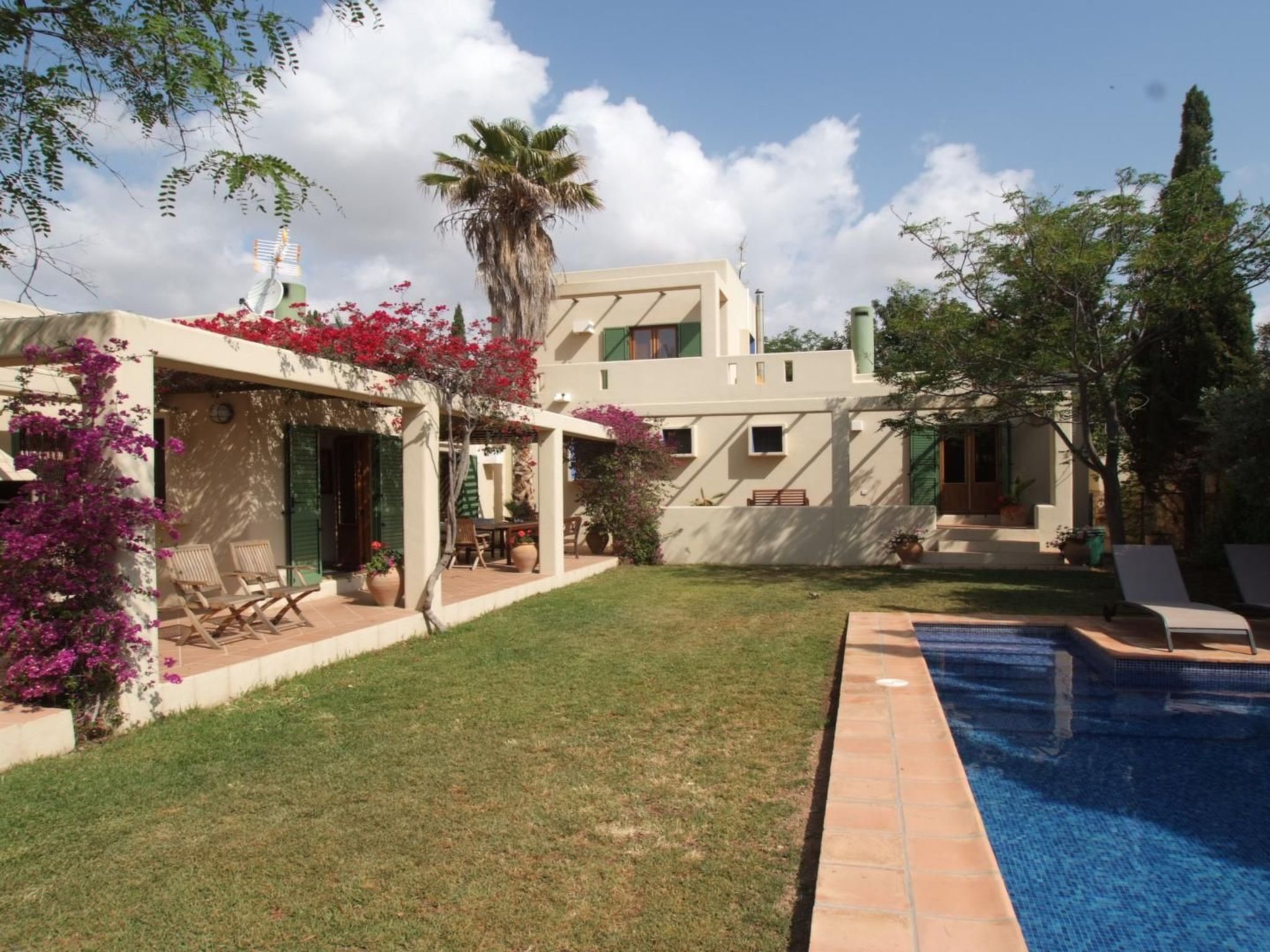 Schöne Villa für 6 Personen mit Schwimmbad-Binnen