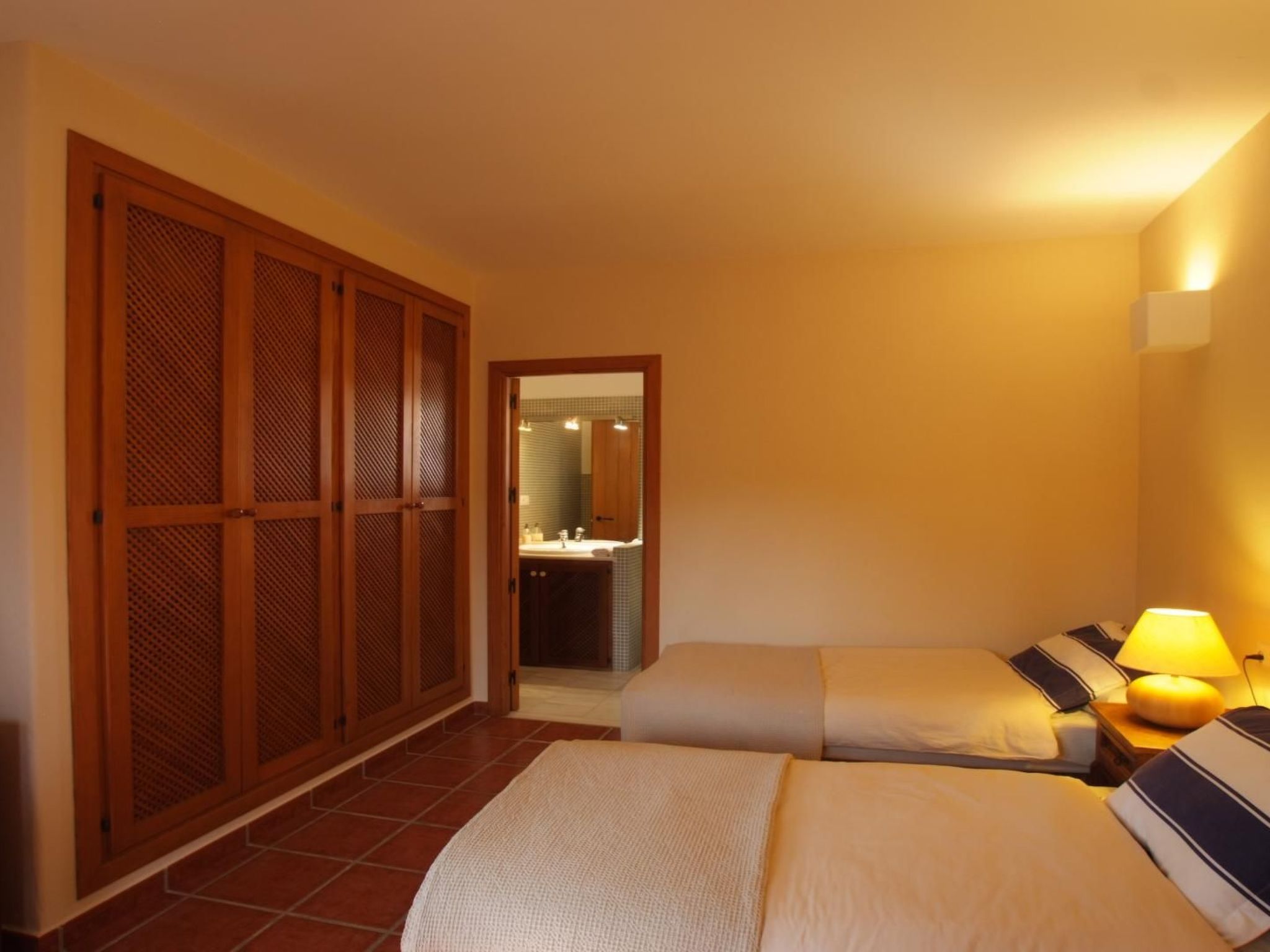 Schöne Villa für 6 Personen mit Schwimmbad-Binnen