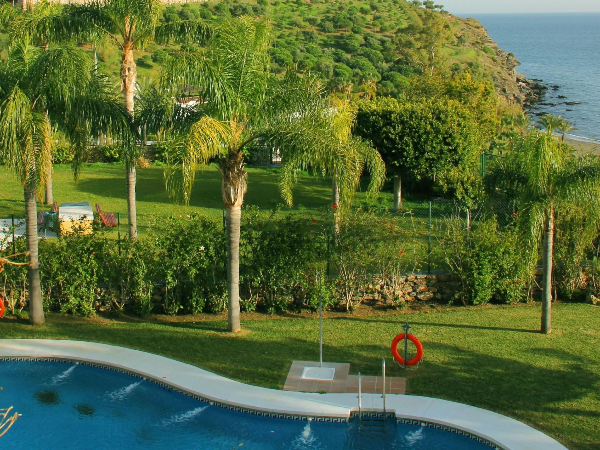 Mit Terrasse, Pool und Garten-Binnen