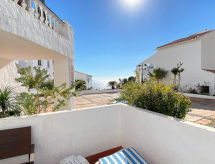 Capistrano Playa 116: Knus appartement direct aan zee in Nerja - thumbnail 1