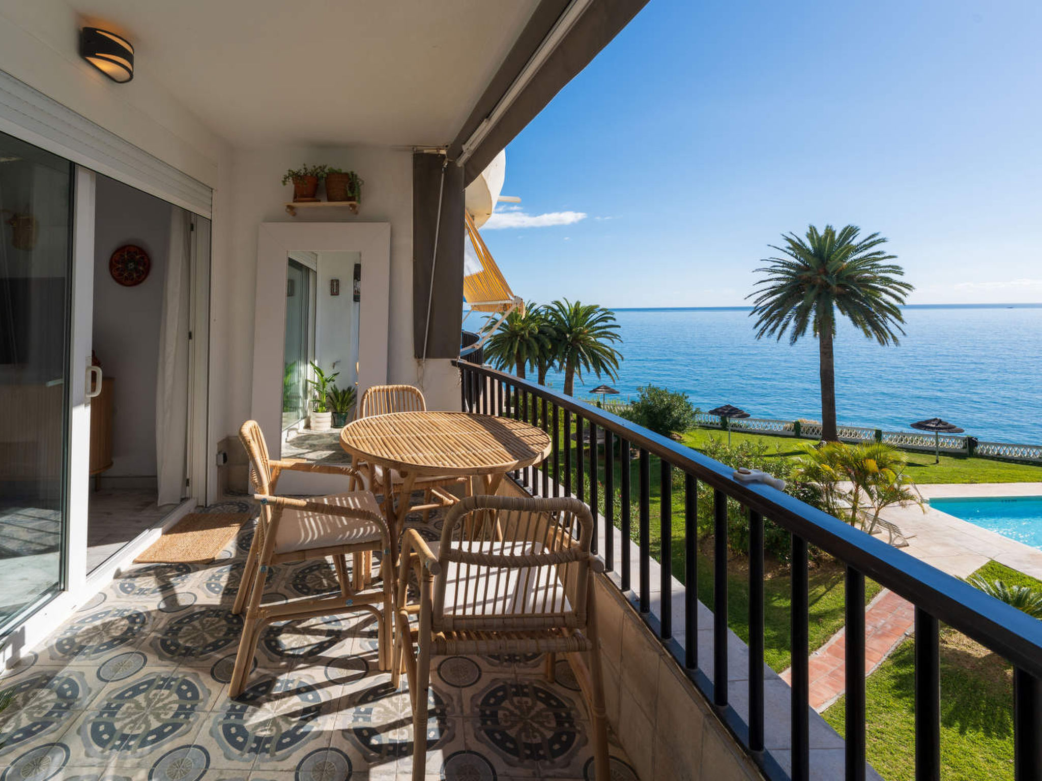 "Acapulco Playa 302 by Casasol", appartement 1-kamer 50 m2 op de 3e verdieping. Het objekt is geschikt voor 2 volwassenen. 1 kamer met 1 2-pers bed. Open keuken (oven, afwasmachine, 4 keramische glas ..