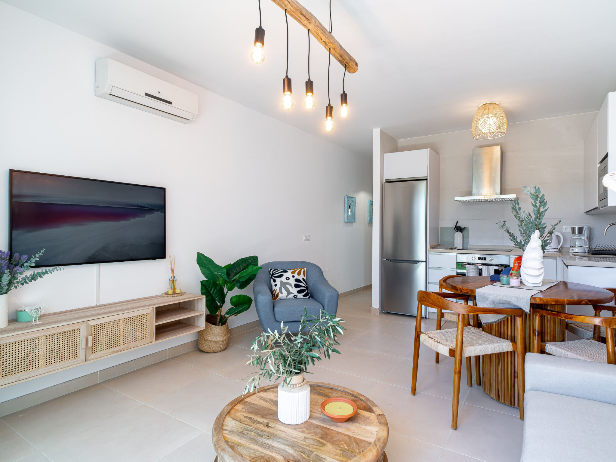 "Capistrano Village Boutique by Casasol", appartement 1-kamer 50 m2, op de begane grond. Het objekt is geschikt voor 2 volwassenen. 1 kamer met 1 2-pers bed. Open keuken (oven, afwasmachine, 4 inducti..