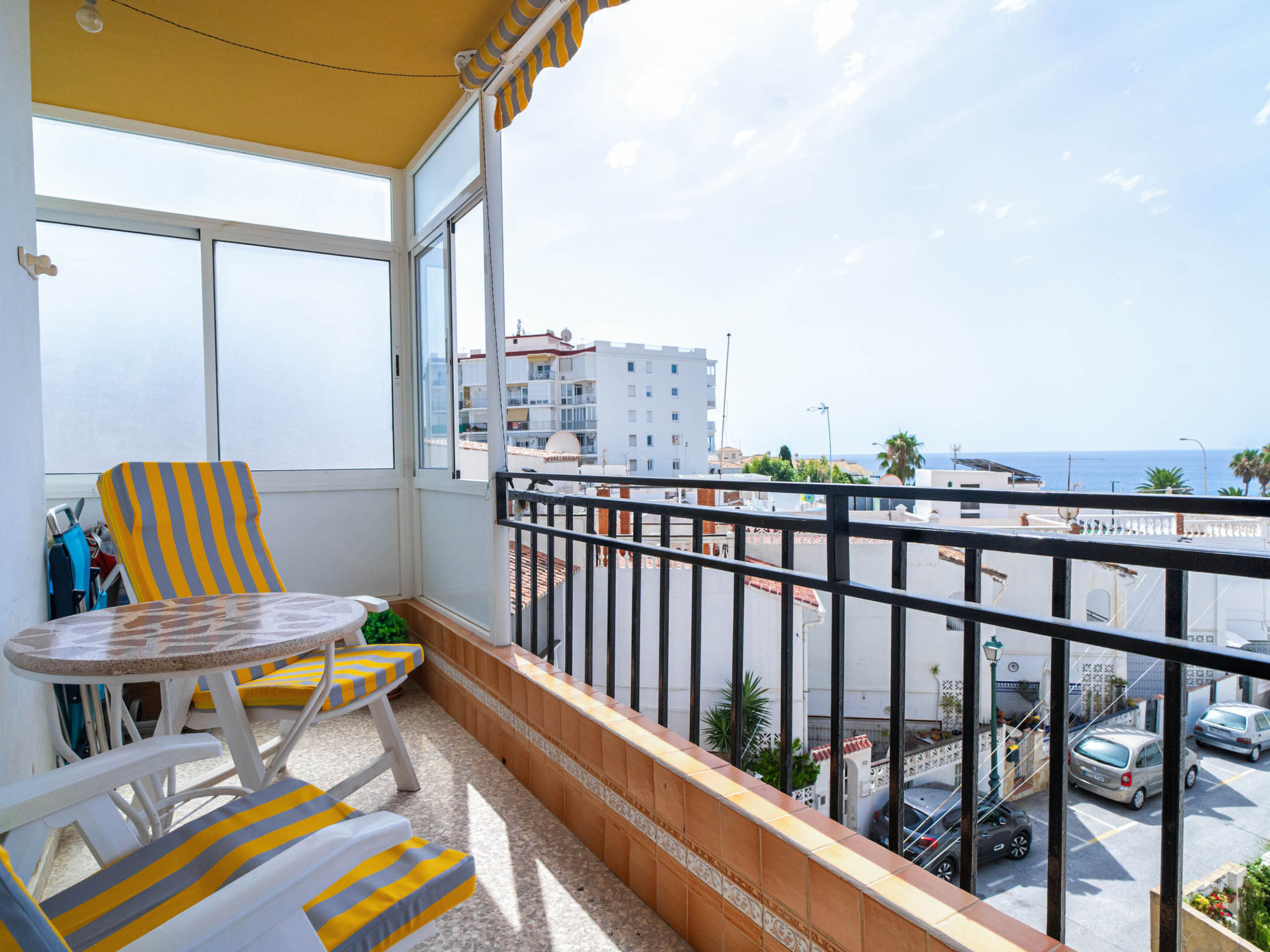 "Albaida II 2B Torrecilla Beach by Casasol", appartement 1-kamer 81 m2 op de 2e verdieping. Het objekt is geschikt voor 2 volwassenen. 1 kamer met 1 2-pers bed en TV. Keuken (oven, afwasmachine, 4 ind..