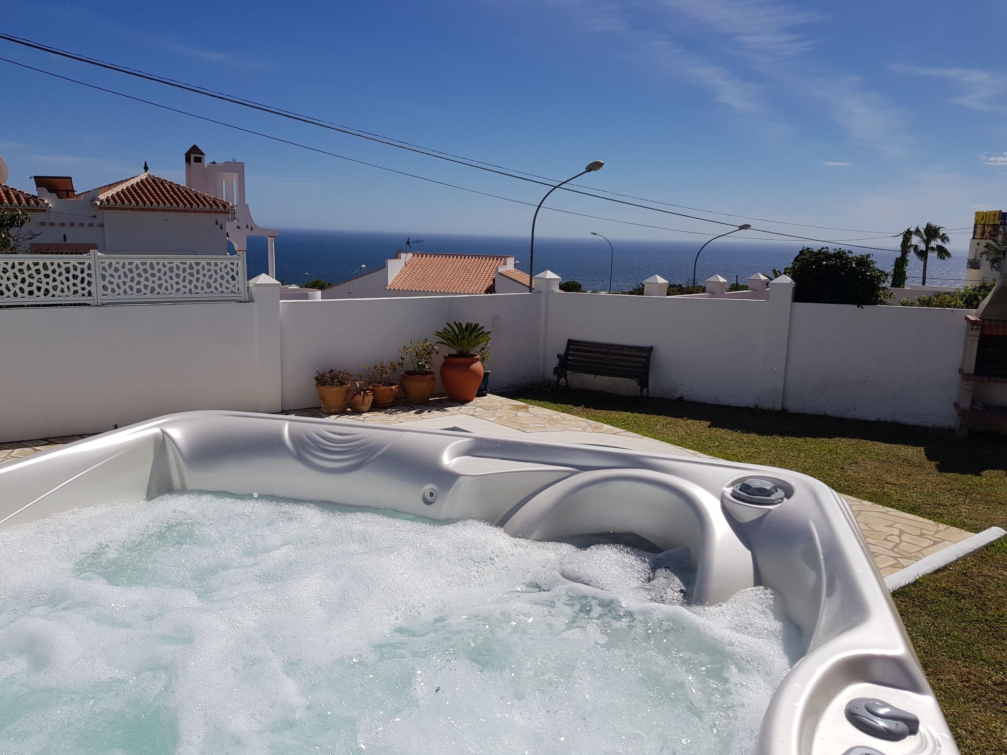 Schöne Villa mit Meerblick, großem Pool und Jacuzzi in Maro - Costa del Sol