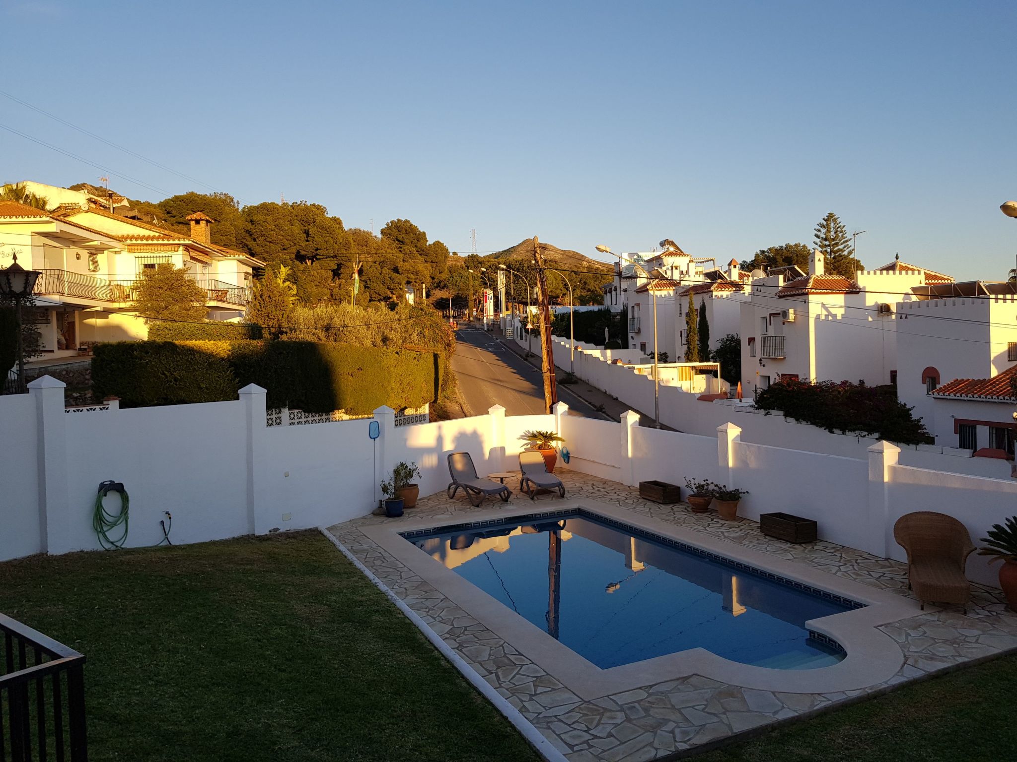 Schöne Villa mit Meerblick, großem Pool und Jacuzzi in Maro - Costa del Sol-Draußen