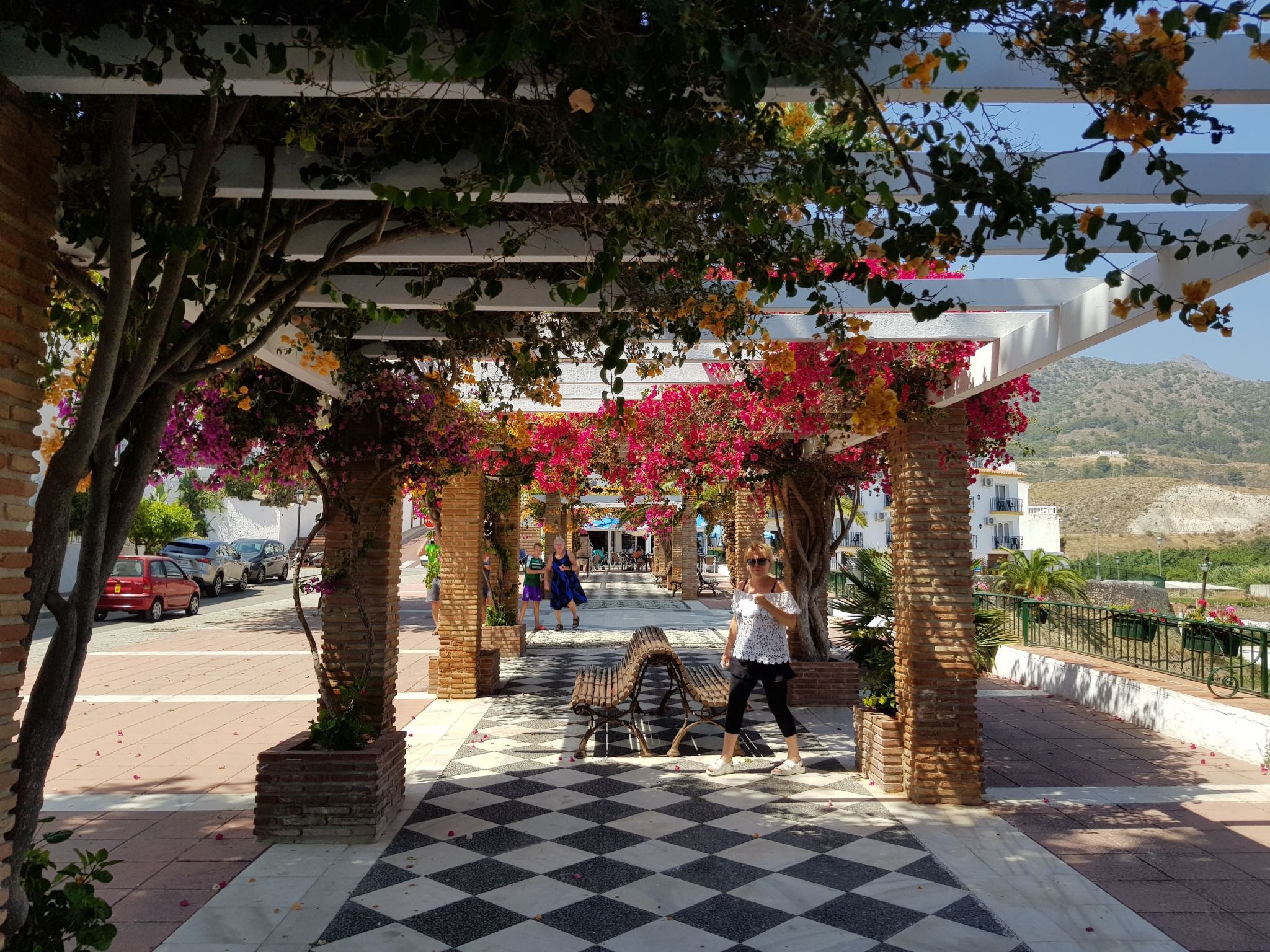 Photo of Schöne Villa mit Meerblick, großem Pool und Jacuzzi in Maro - Costa del Sol