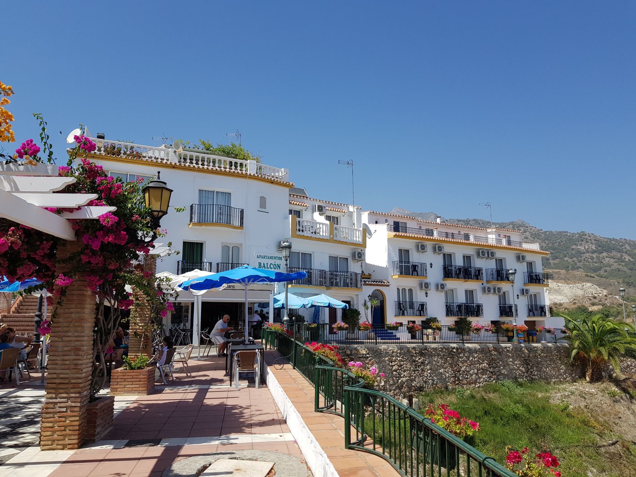 Photo of Schöne Villa mit Meerblick, großem Pool und Jacuzzi in Maro - Costa del Sol