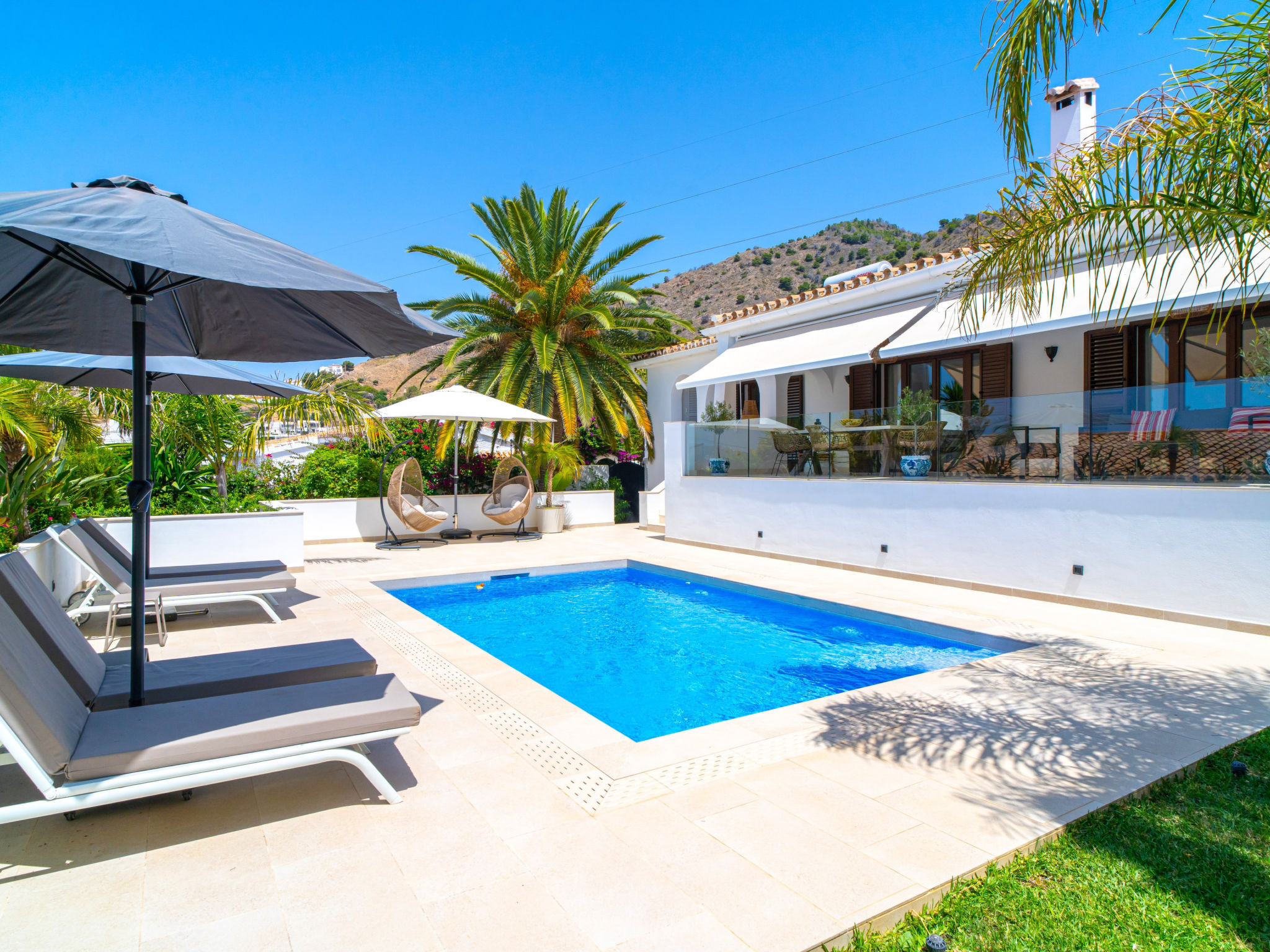 VILLA GRAND POOL TERRACE – LUXE, ANDALUSISCH DESIGN EN PRIVÉZWEMBAD

Ontdek Villa Grand Pool Terrace, een prachtige villa die de elegantie van de Andalusische stijl combineert met modern design en ..