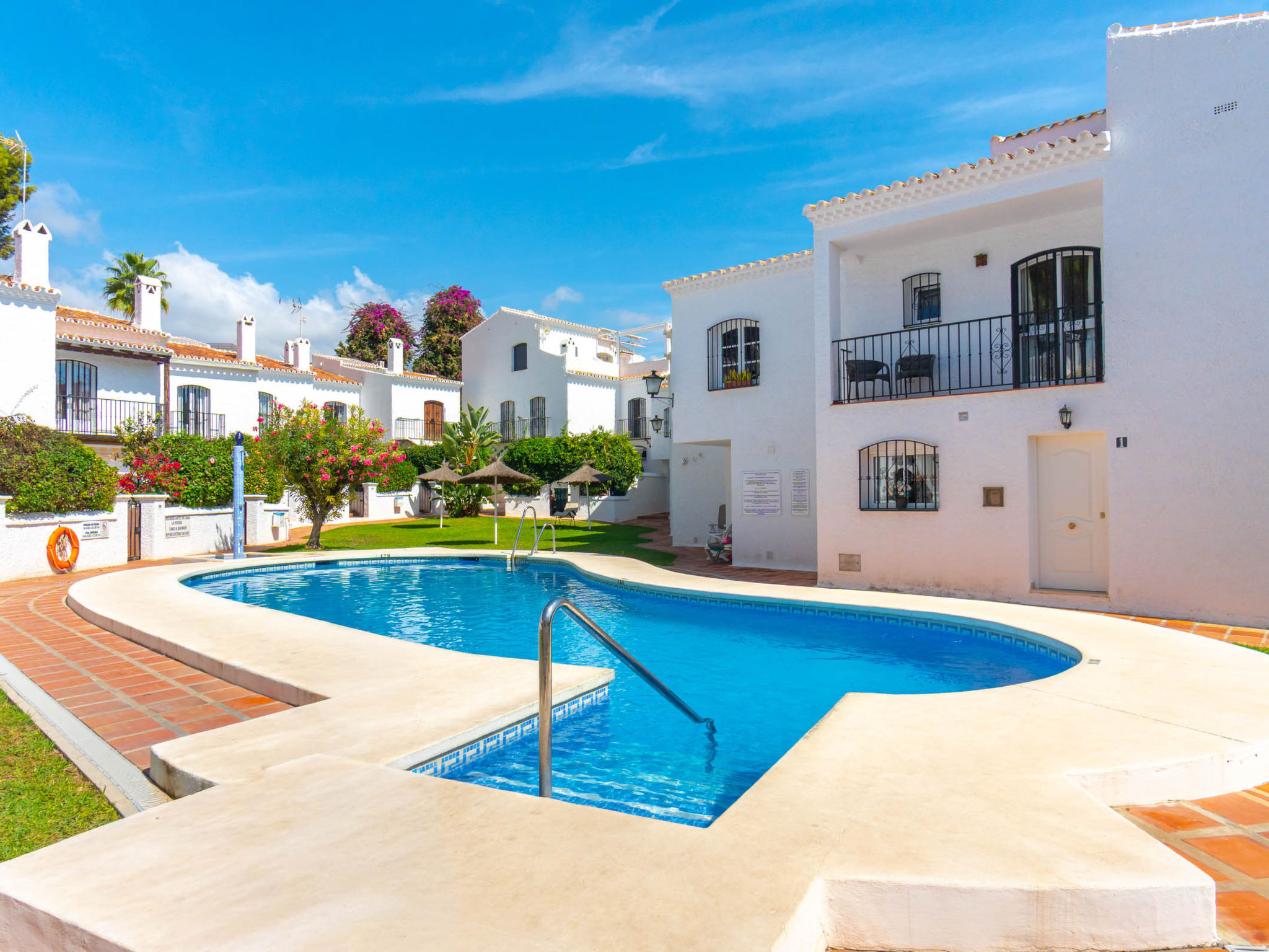 Los Pinos 25 Villas by Casasol