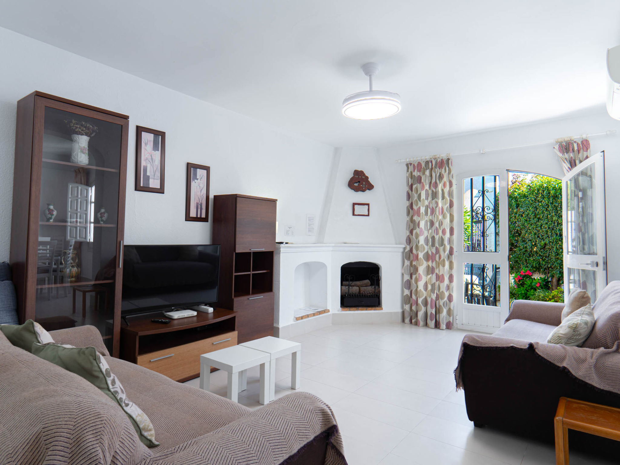 Los Pinos 25 Villas by Casasol