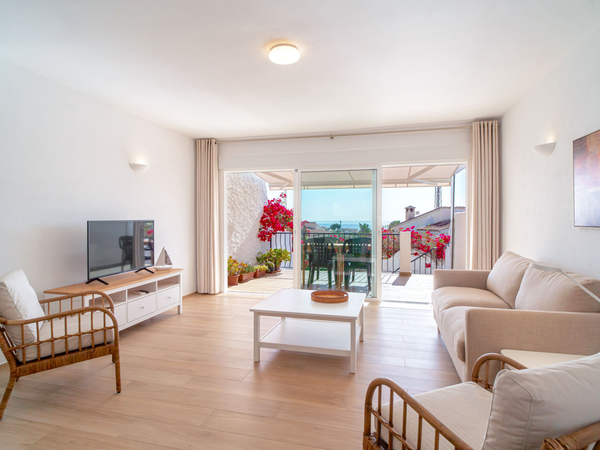 Via Romana Vistamar - Elegantie en comfort met uitzicht op zee  

Welkom bij Via Romana Vistamar, een onlangs gerenoveerd rijhuis op het zuiden, waardoor het de hele dag door bijzonder licht is. Het m..