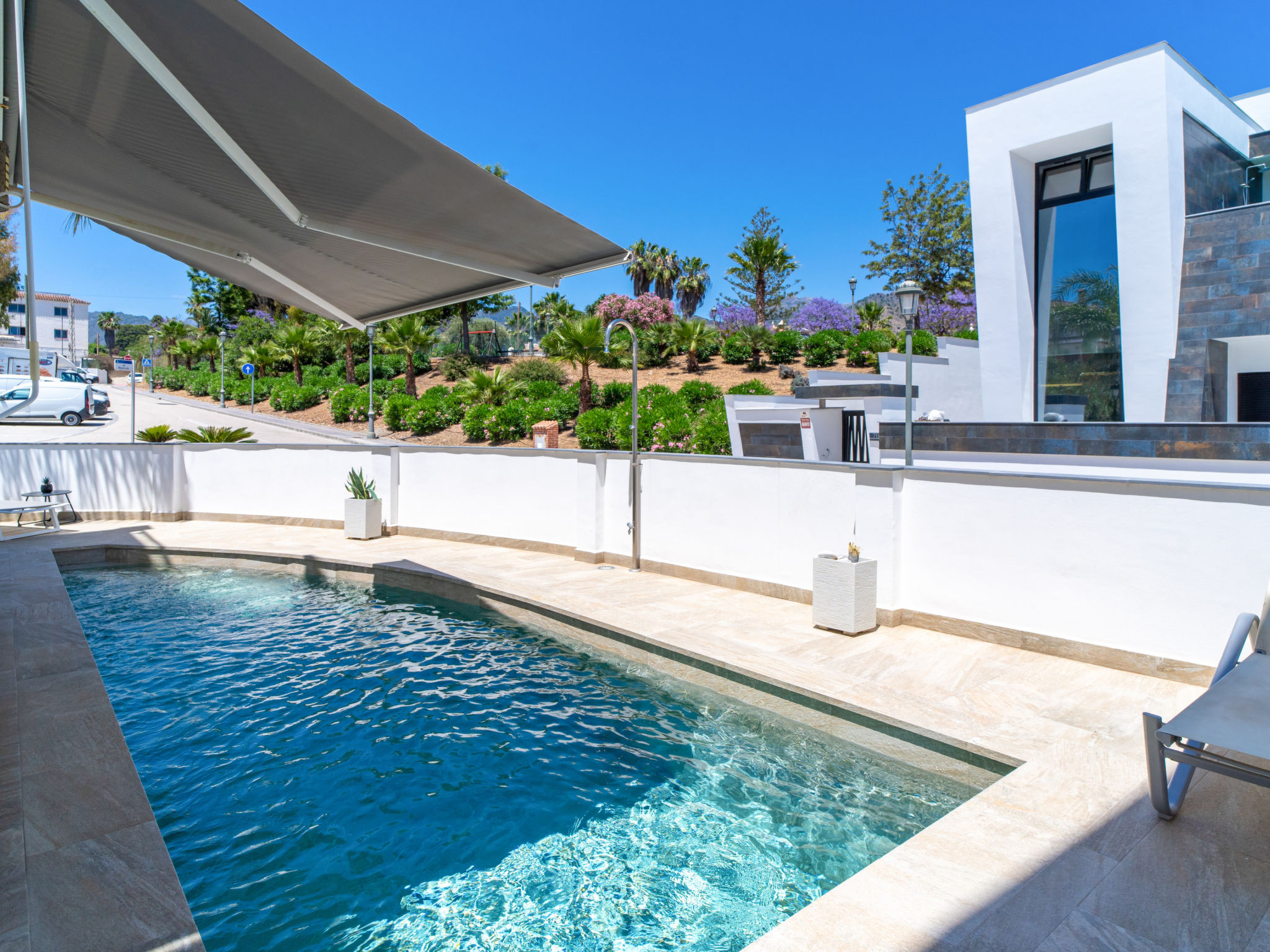 Villa Romeral Premium: ruimte, privacy en modern comfort in een rustige omgeving in Nerja

Geniet van een onvergetelijke vakantie in deze elegante villa met privézwembad, ontworpen voor mensen die wa..