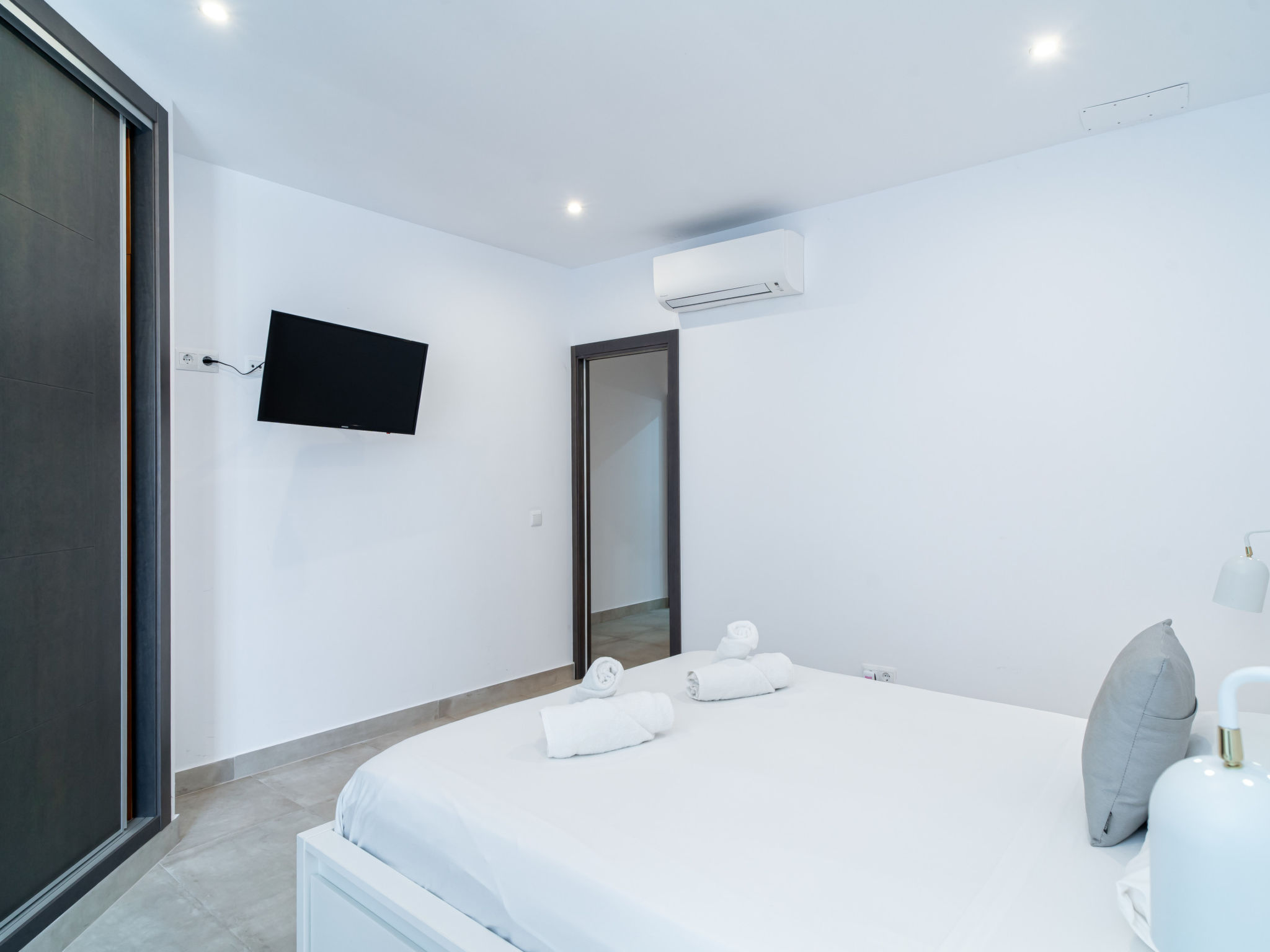 Villa Romeral Premium by Casasol - Inside