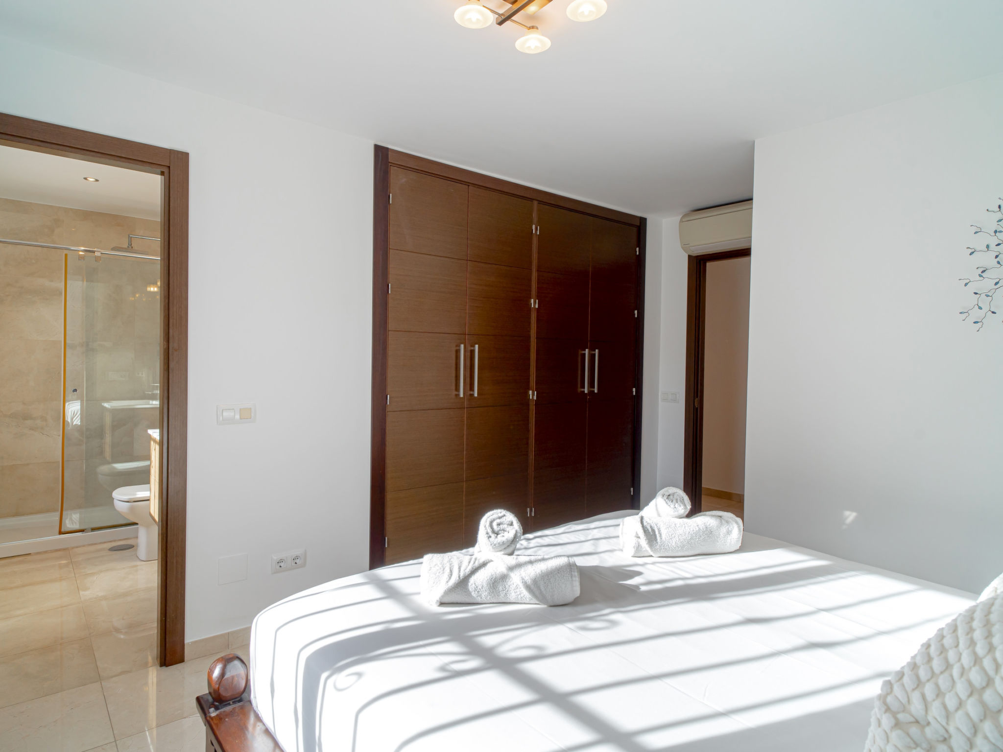 Villa Grande Luxe Private Pool by Casasol - Binnen