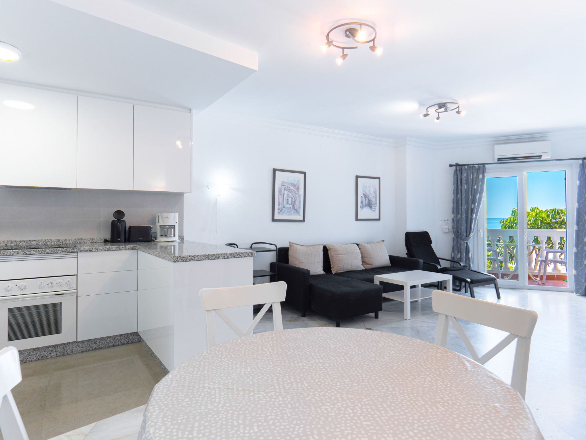 Appartement Stella Maris Beachfront 1B by Casasol – Cuisine et coin repas, photo 7 sur 36