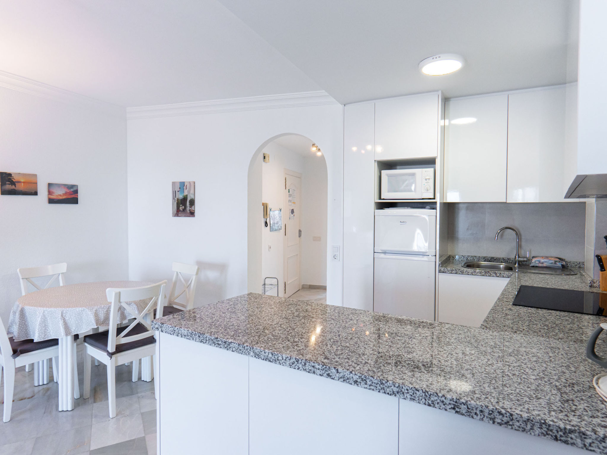 Appartement Stella Maris Beachfront 1B by Casasol – Cuisine et coin repas, photo 9 sur 36