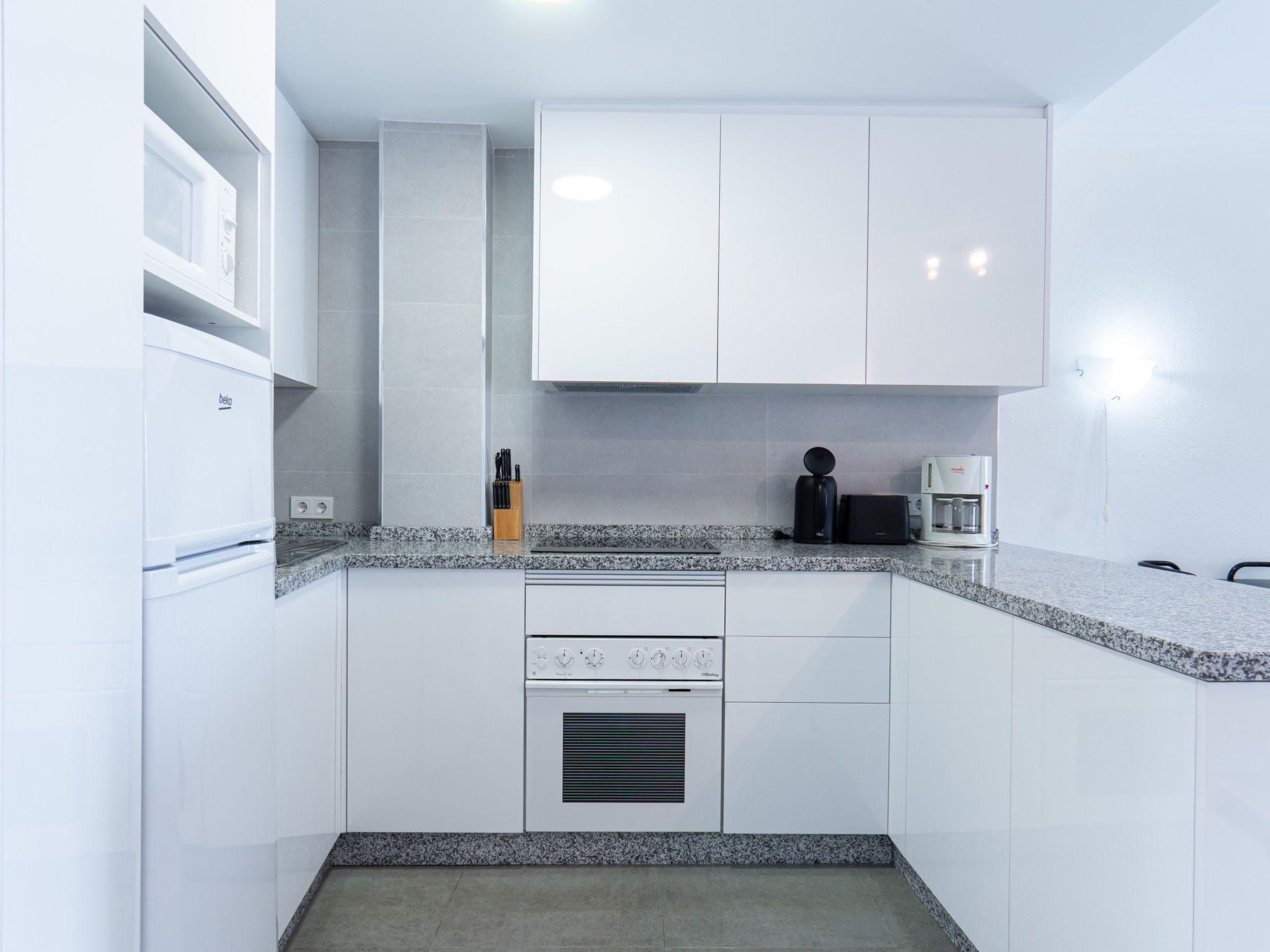 Appartement Stella Maris Beachfront 1B by Casasol – Cuisine et coin repas, photo 10 sur 36