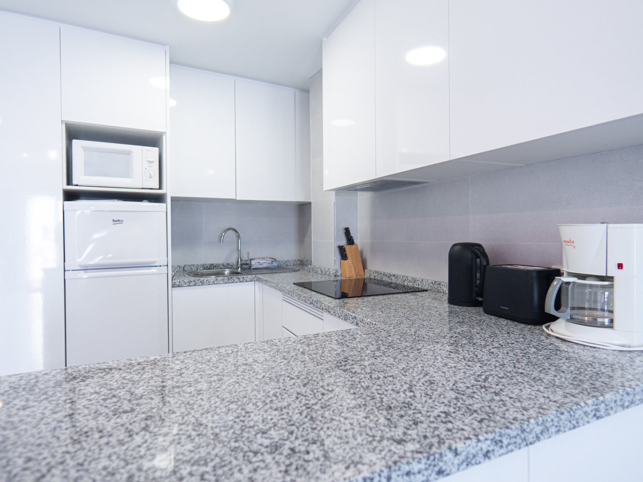 Appartement Stella Maris Beachfront 1B by Casasol – Cuisine et coin repas, photo 12 sur 36