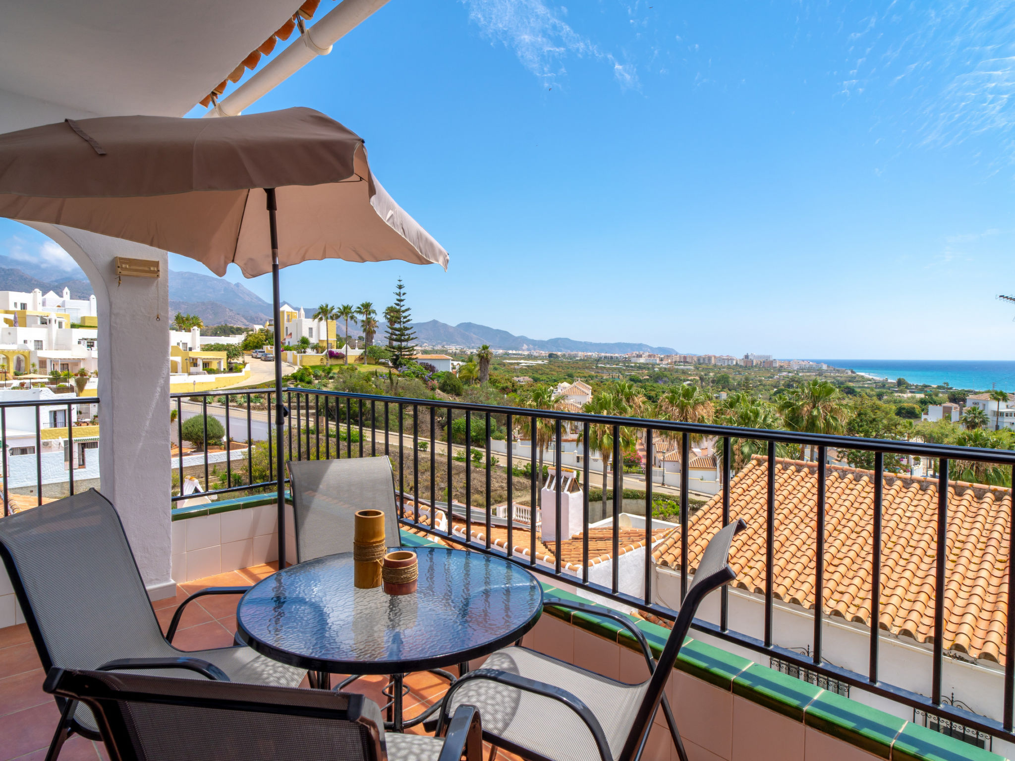 Welkom bij Villa Sofia Seaview Dreamscape, een eersteklas vakantieverblijf en serene bestemming. Omarmd door een rustige omgeving biedt ons prachtige vakantiehuis de perfecte plek om tot rust te komen..