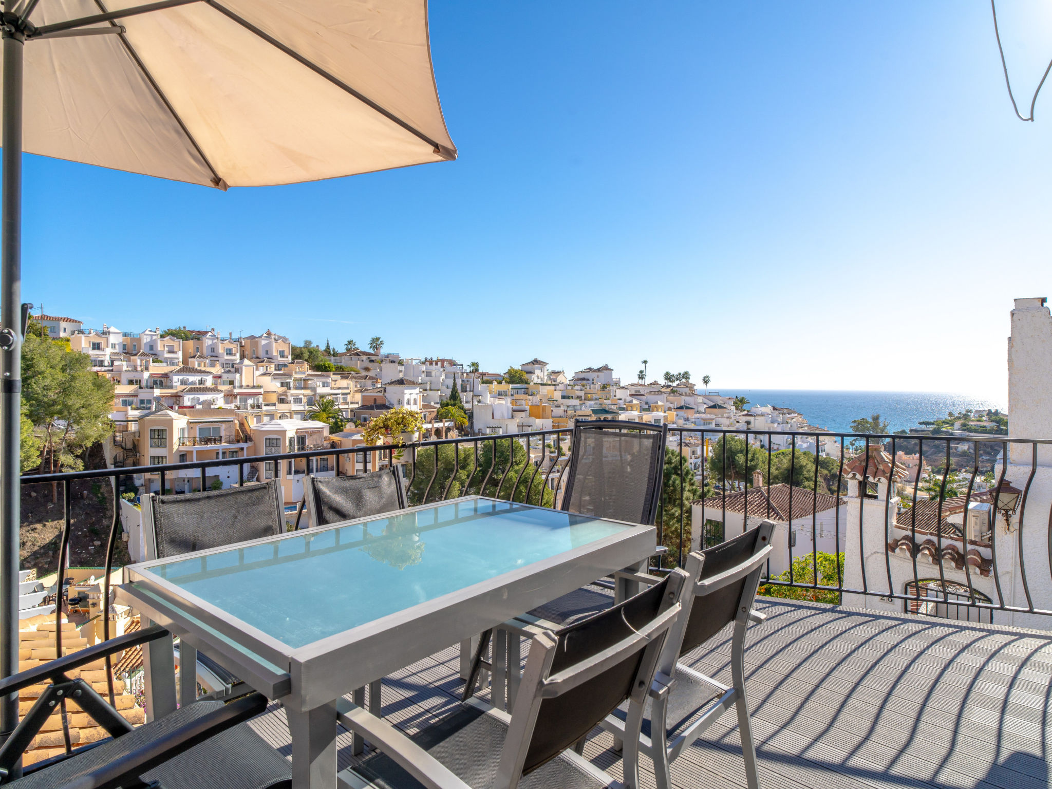 Casa Eden Burriana Casasol is een charmant en gezellig huis, doordrenkt van traditionele Andalusische stijl en gelegen in een rustige wijk van Burriana in Nerja. 

Een van de grote attracties van het ..
