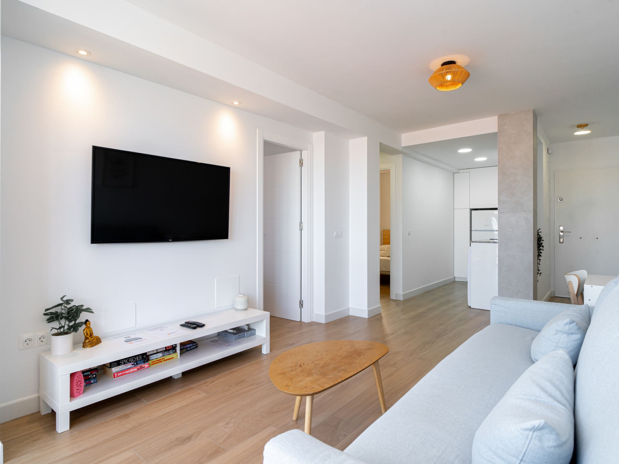  — Living Room (5 of 32)