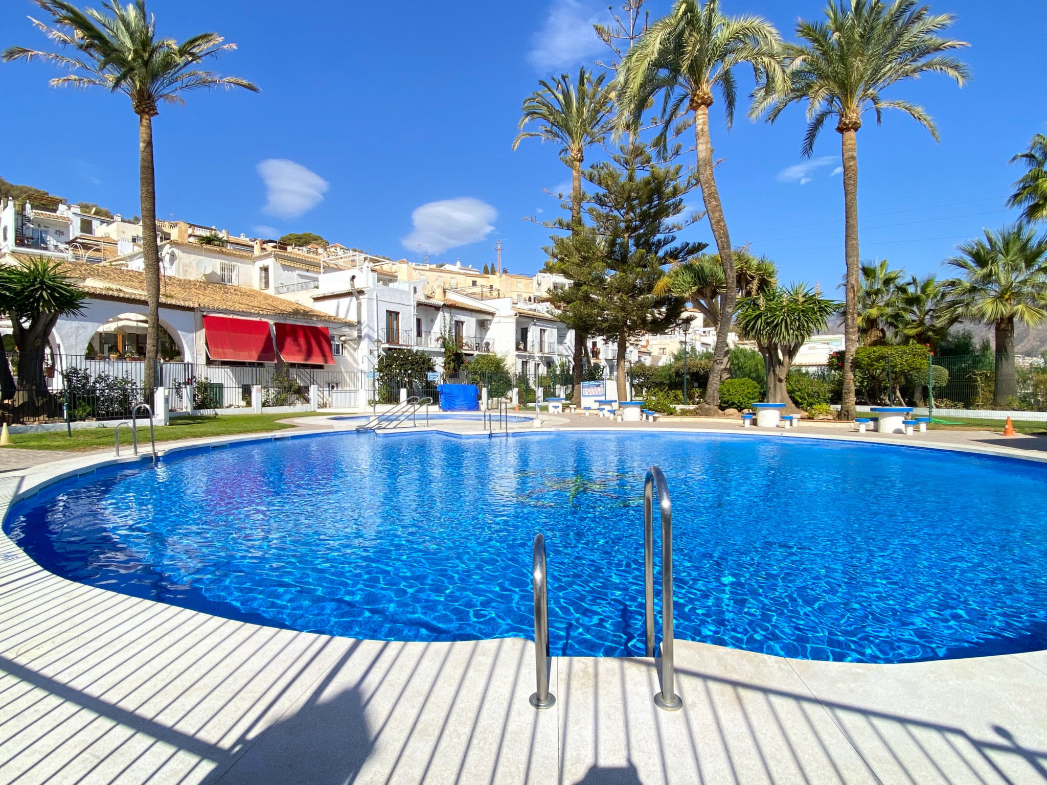 Villa Caritas Casasol is de perfecte woning voor een onvergetelijke vakantie in Punta Lara, in het westelijke deel van Nerja. Alles wat u nodig heeft voor een geweldig verblijf en inclusief de hele da..