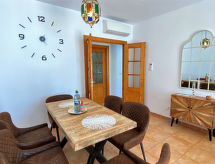 Modern appartement in Pueblo Azahara met terras, vlakbij Burriana strand - thumbnail 2