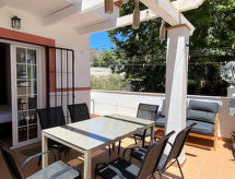 Modern appartement in Pueblo Azahara met terras, vlakbij Burriana strand - thumbnail 1