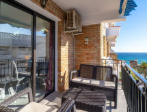 Zonovergoten appartement aan zee met panoramisch uitzicht in Nerja - thumbnail 1