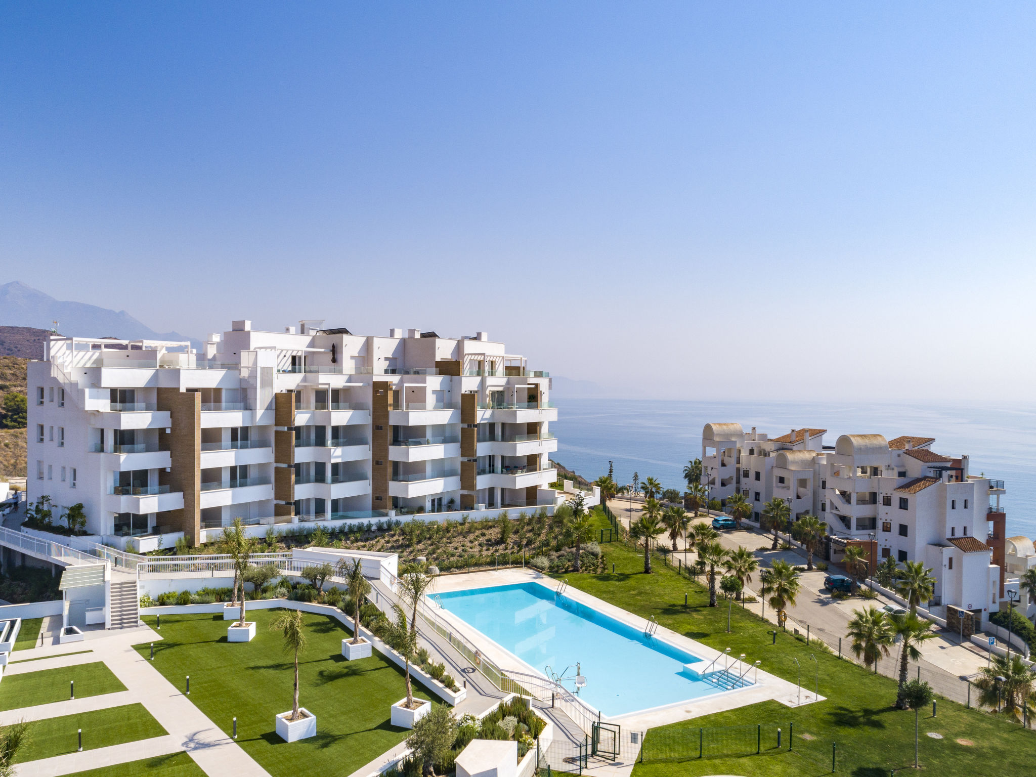 "Amazing Sea", appartement 2-kamers 74 m2. Doelmatig en mooi ingericht: woon-/eetkamer met Digitale TV. Uitgang naar het terras. 1 kamer met 1 2-pers bed (150 cm, lengte 190 cm), air-conditioning en h..