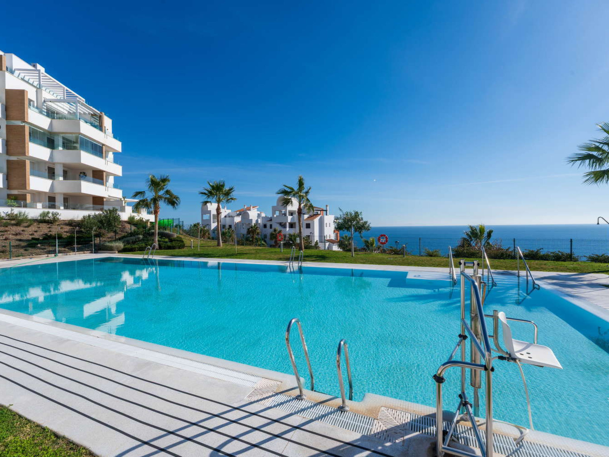 "Luxury Pool View Isea 1111", appartement 1-kamer 53 m2 op de 1e verdieping. Het objekt is geschikt voor 2 volwassenen. 1 kamer met 1 2-pers bed en TV. Keuken (oven, afwasmachine, 4 keramische glas ko..