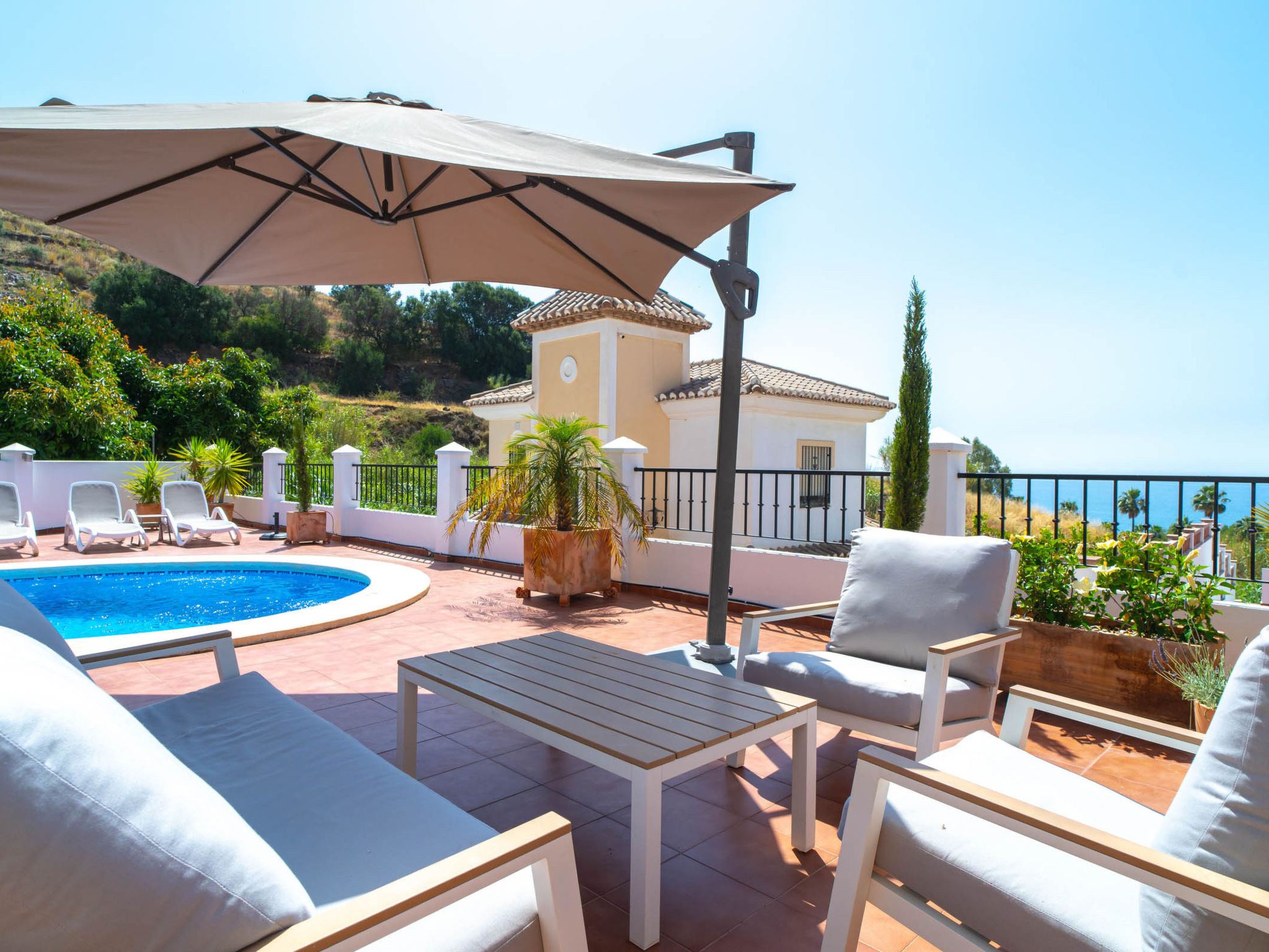 Villa Calidum: Private Pool Villa in Nerja - Buiten