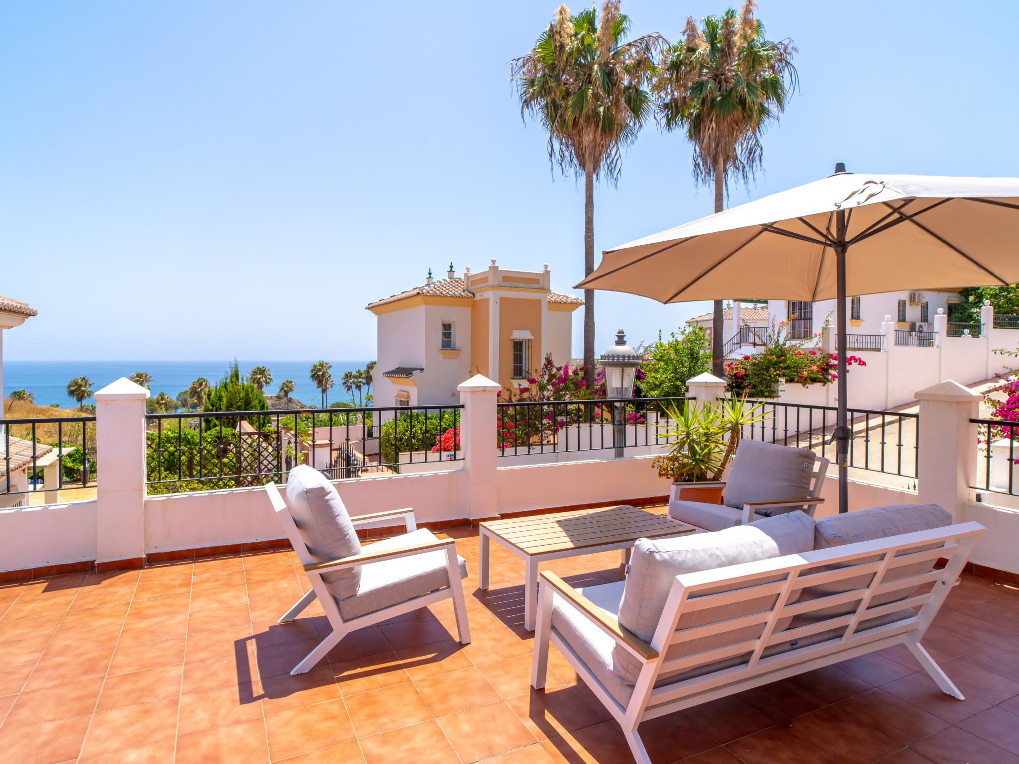 Villa Calidum: Private Pool Villa in Nerja - Buiten