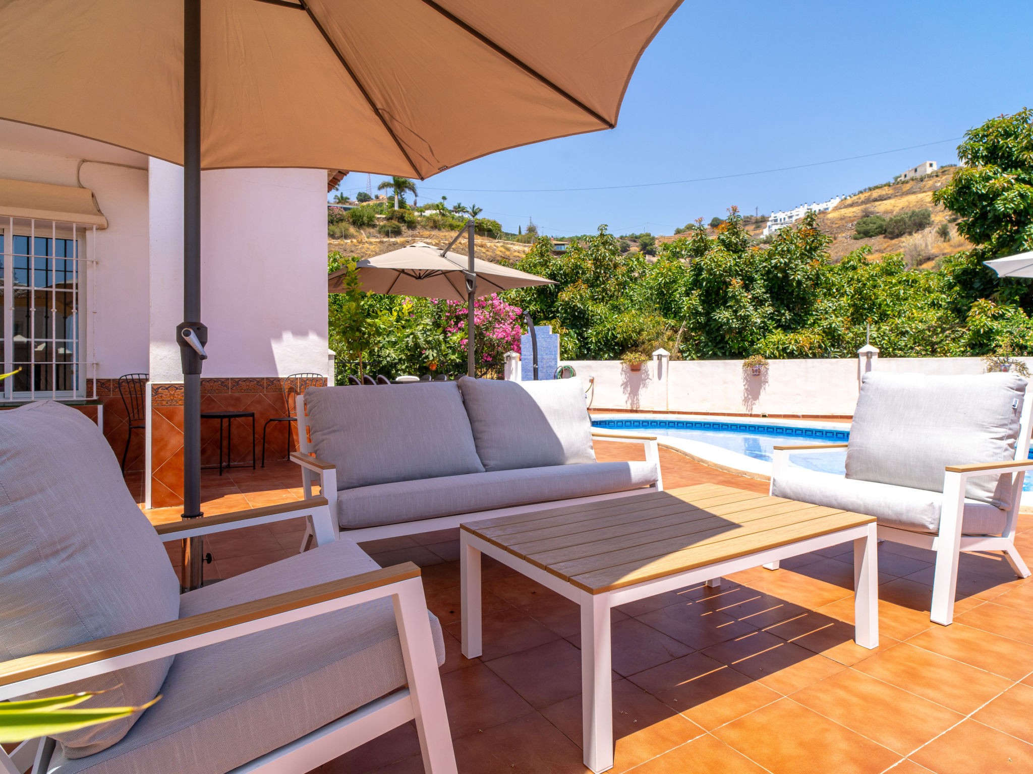 Villa Calidum: Private Pool Villa in Nerja - Buiten