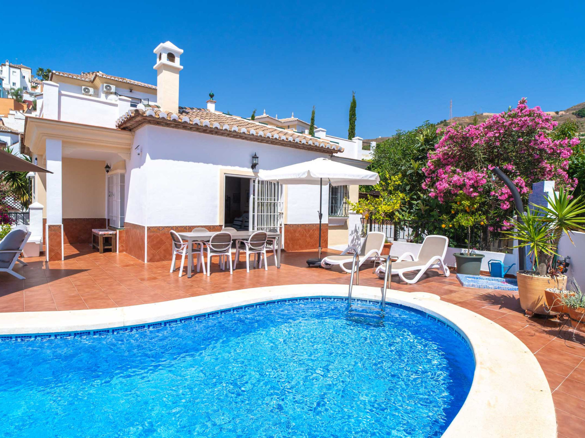 Villa Calidum: Private Pool Villa in Nerja - Binnen