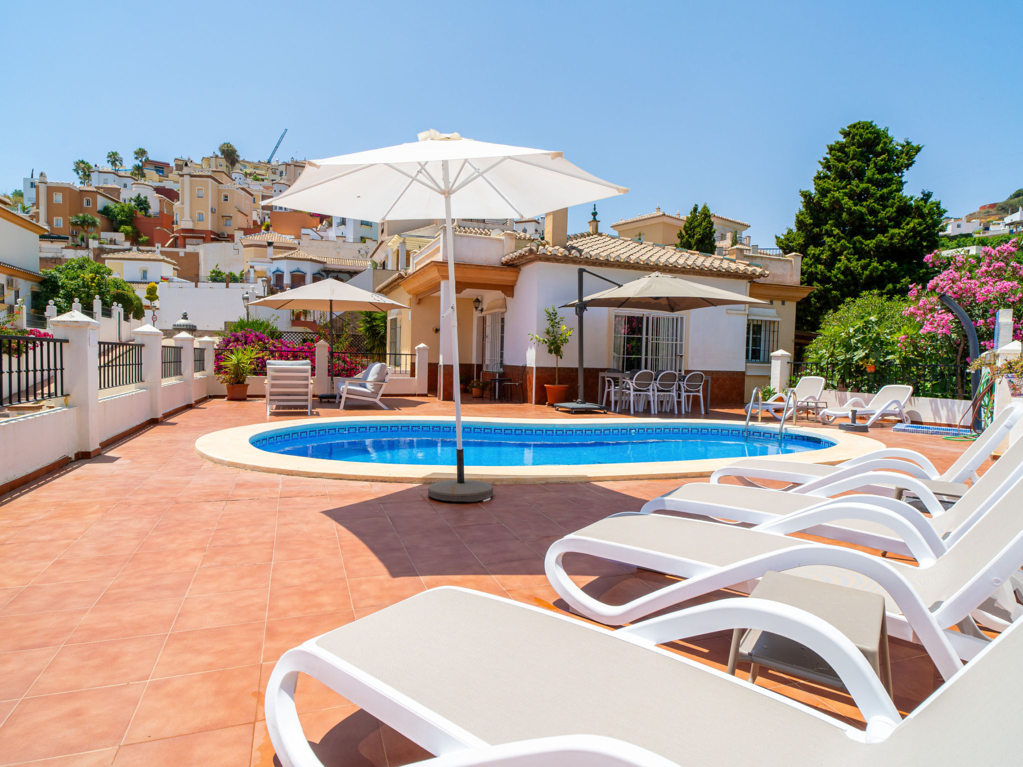 Villa Calidum: Private Pool Villa in Nerja - Binnen