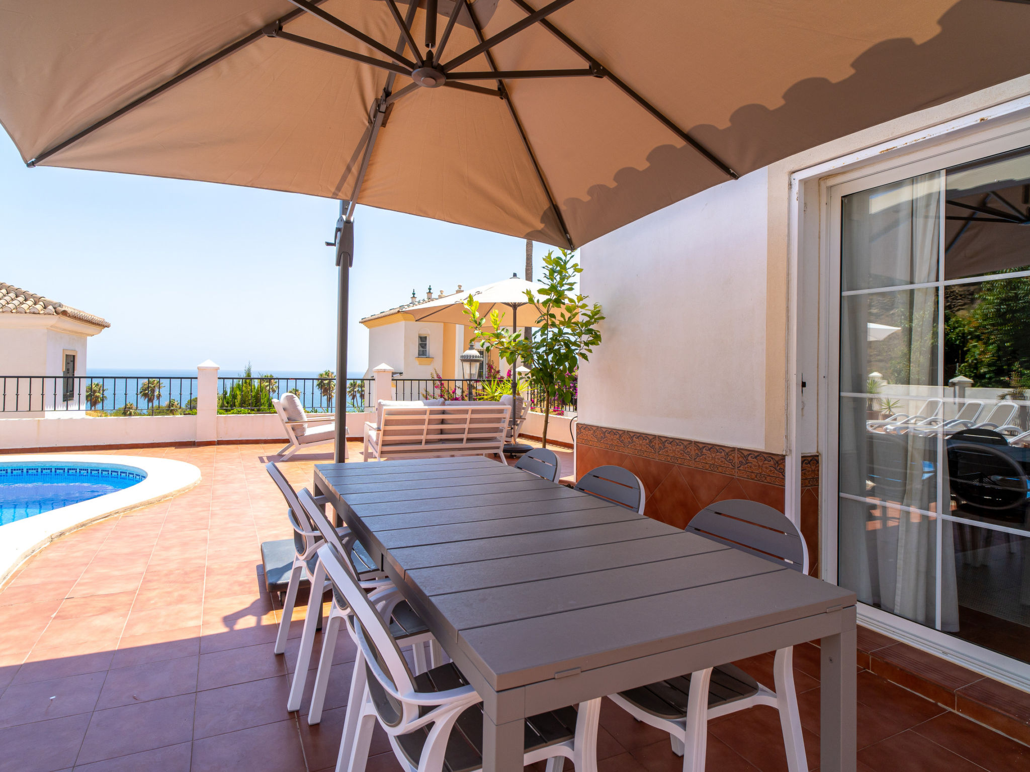 Villa Calidum: Private Pool Villa in Nerja - Binnen