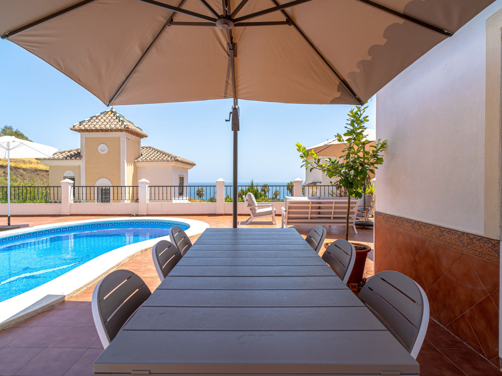 Villa Calidum: Private Pool Villa in Nerja - Binnen