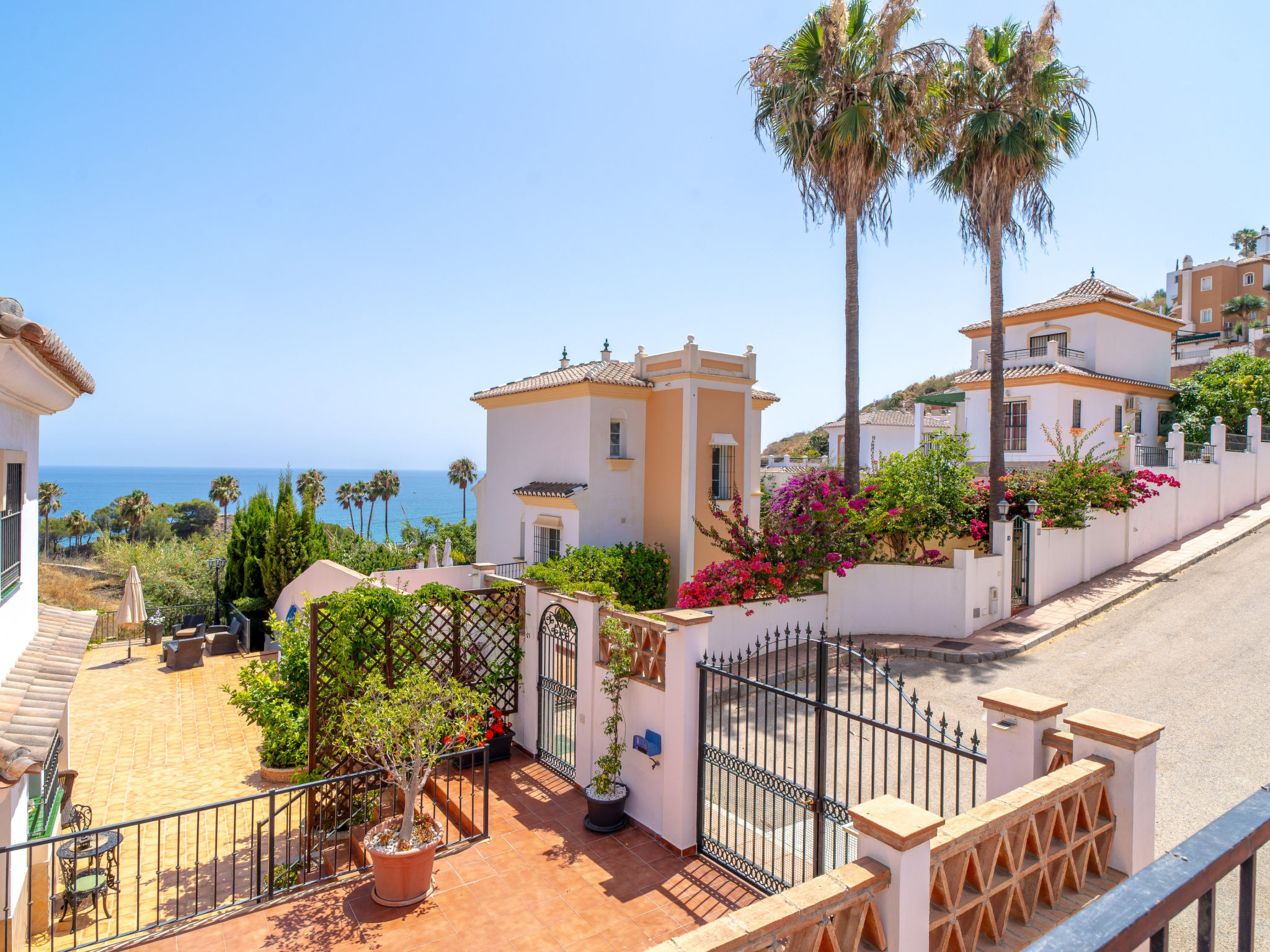 Villa Calidum: Private Pool Villa in Nerja - Buiten