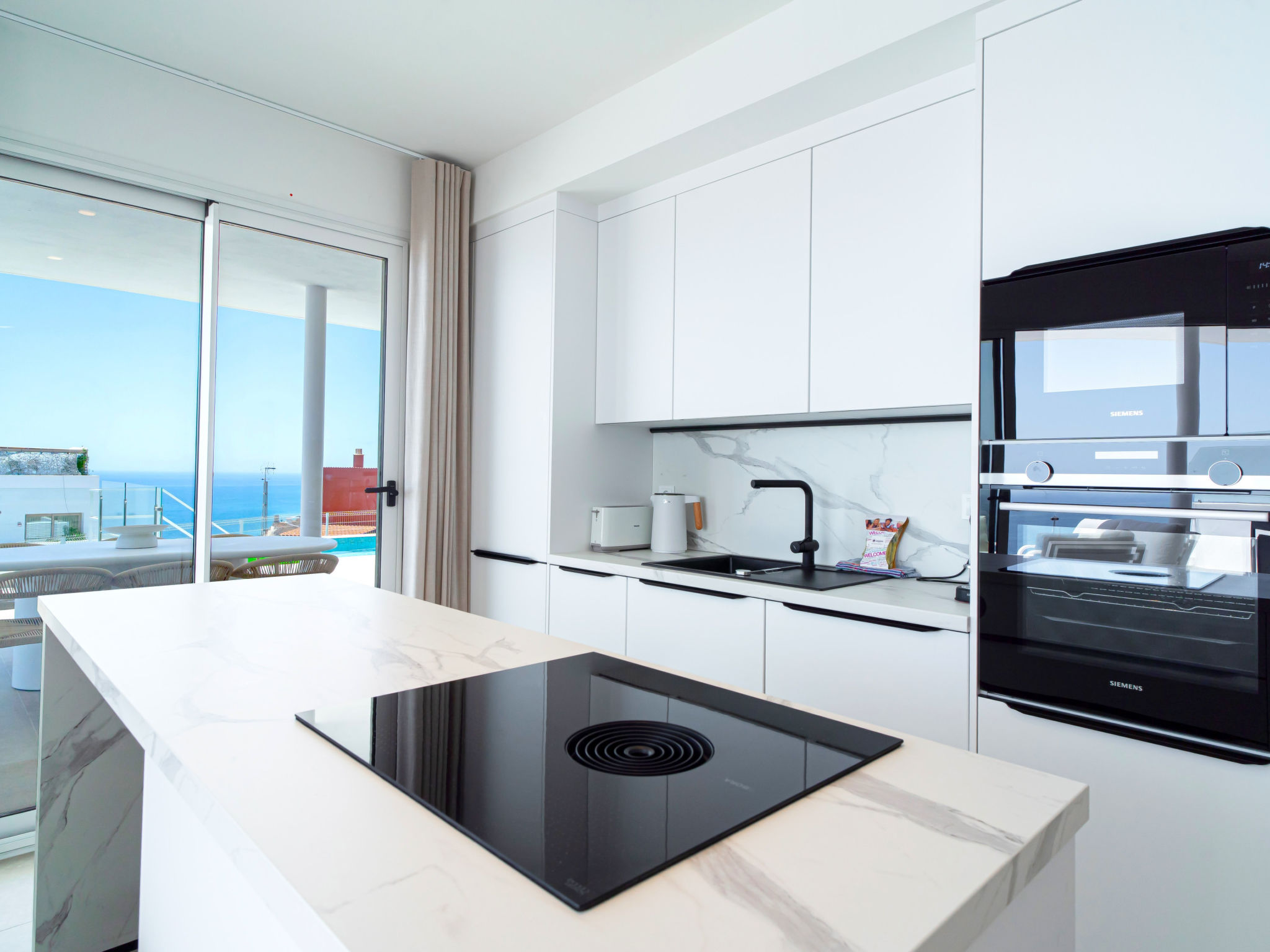 Bayview Hills Premium Pool Suite - Drinnen