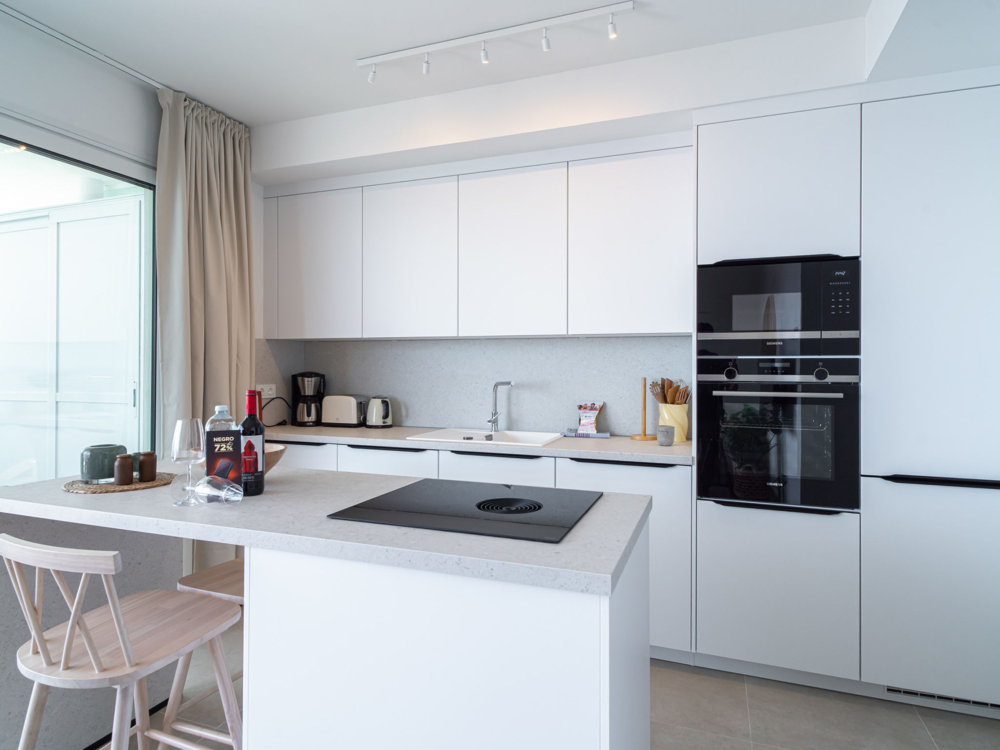 Bayview Hills Deluxe by Casasol - Drinnen