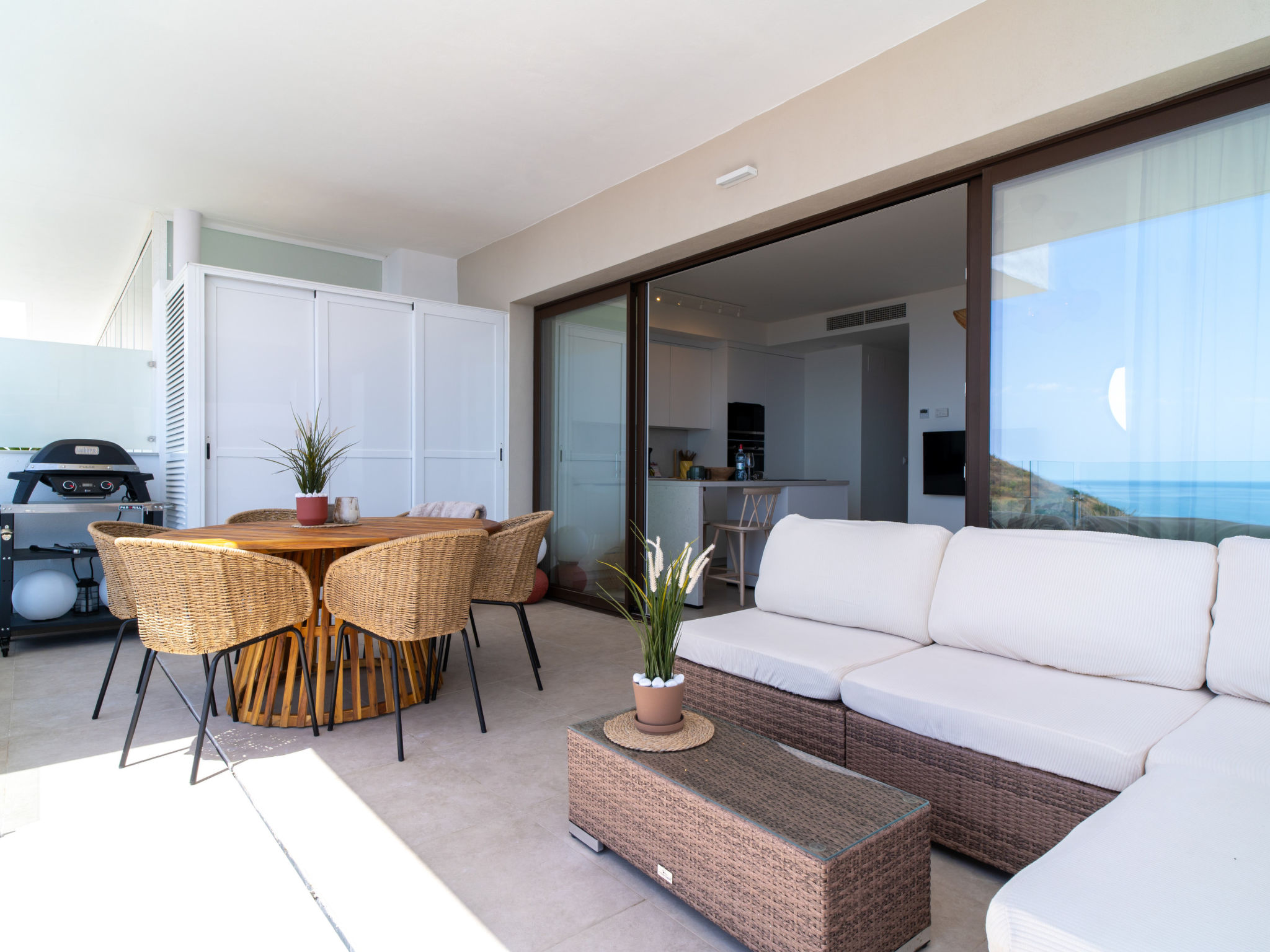 Bayview Hills Deluxe by Casasol - Drinnen