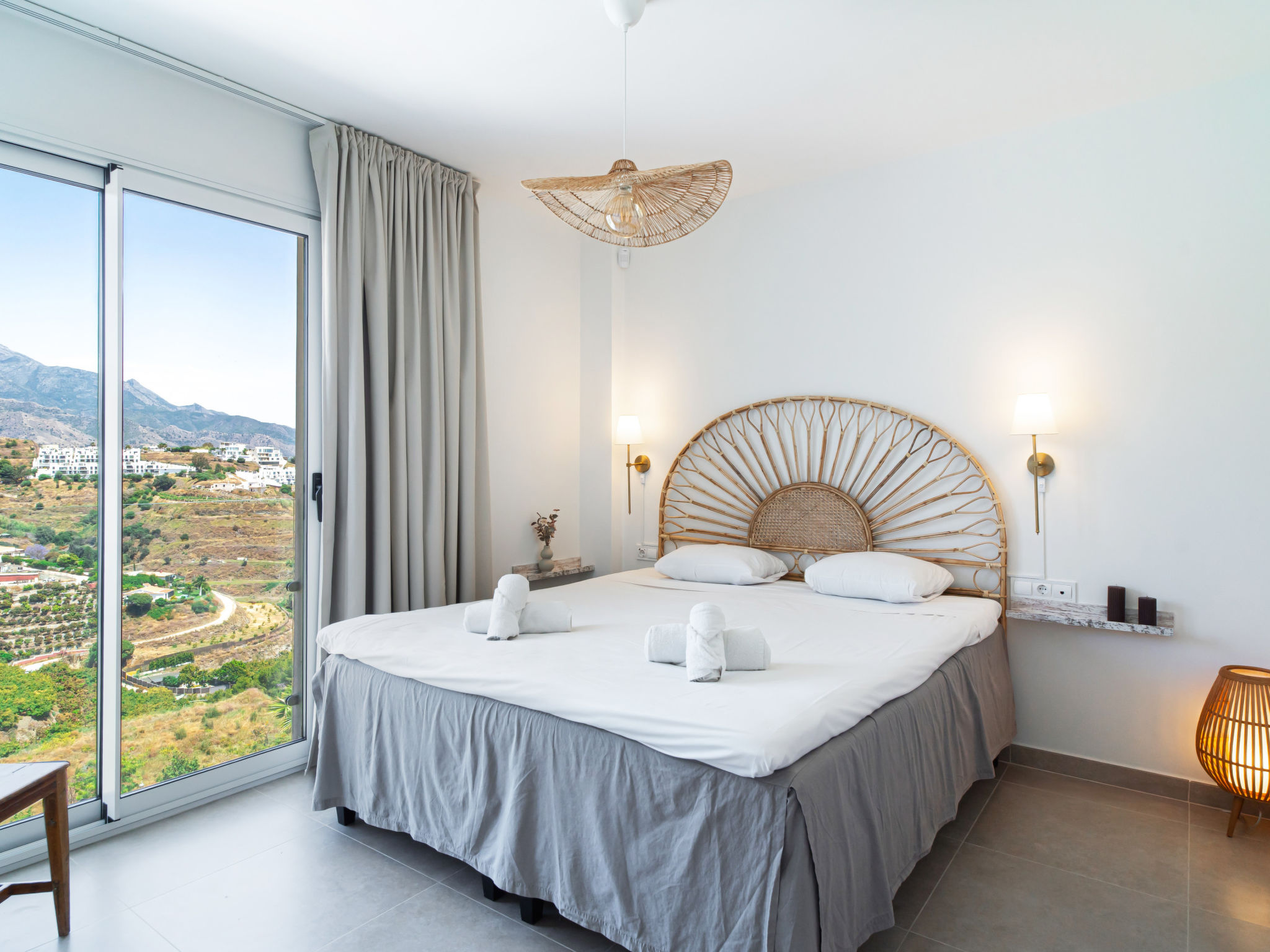 Bayview Hills Deluxe by Casasol - Drinnen