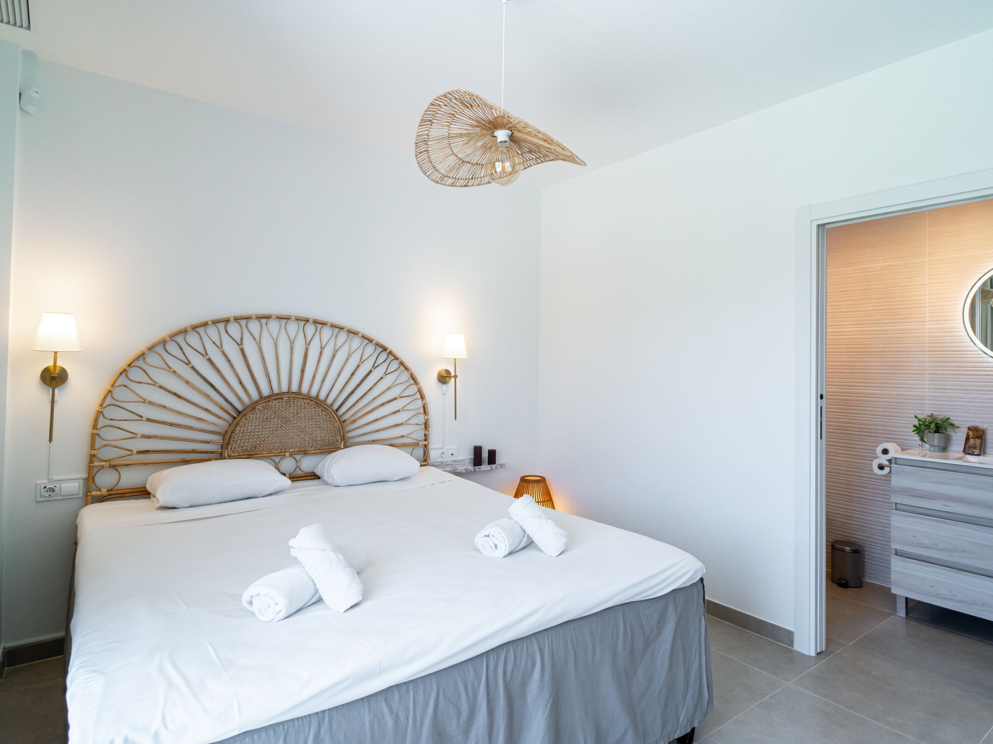 Bayview Hills Deluxe by Casasol - Drinnen
